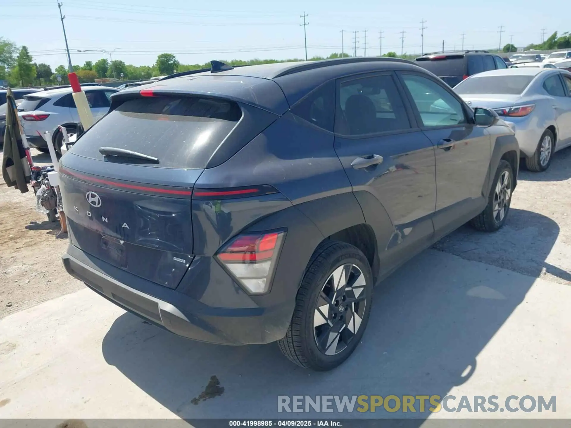 4 fotografías del automóvil dañado KM8HBCAB1SU212007 HYUNDAI KONA 2025