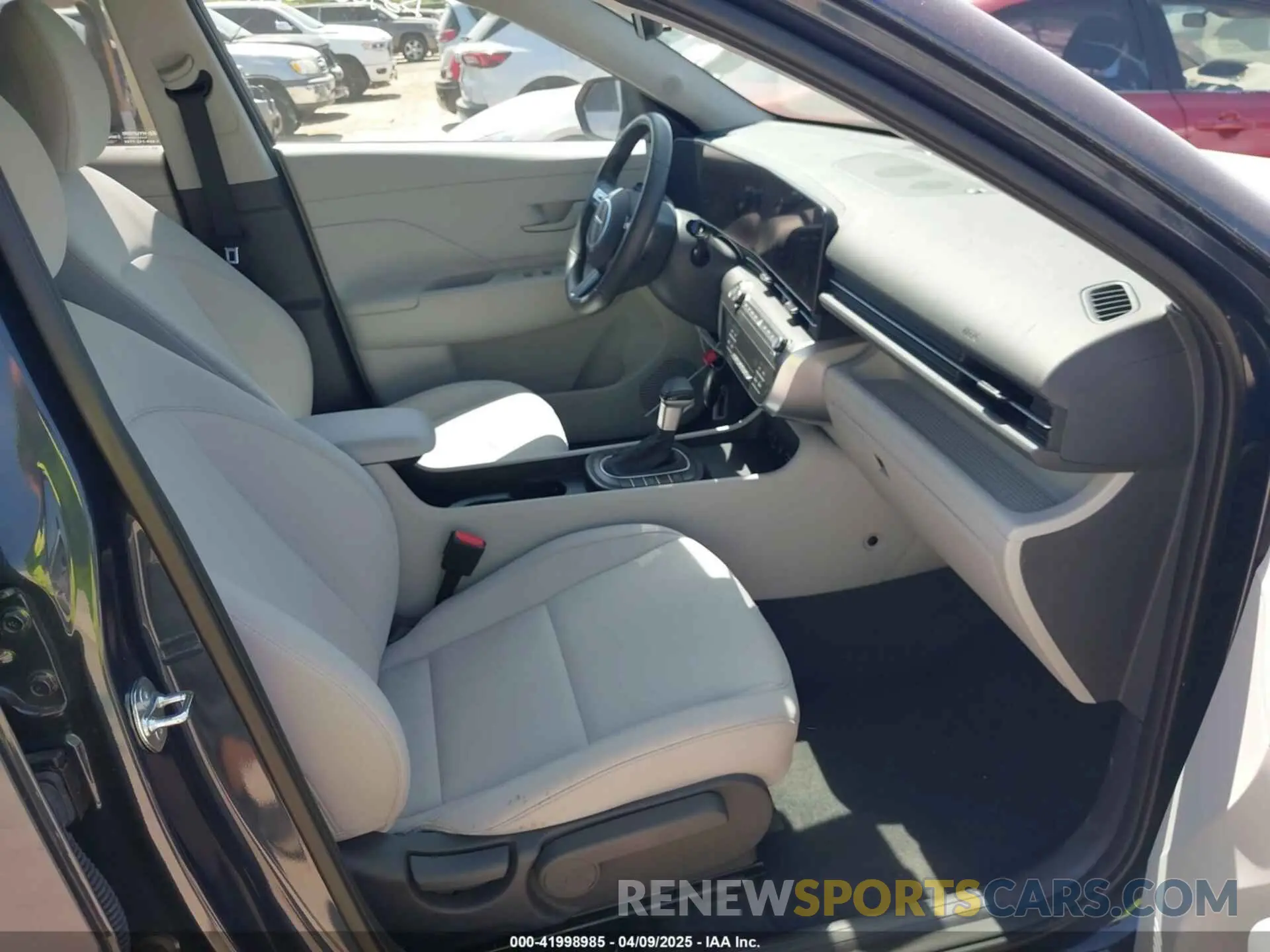 5 fotografías del automóvil dañado KM8HBCAB1SU212007 HYUNDAI KONA 2025