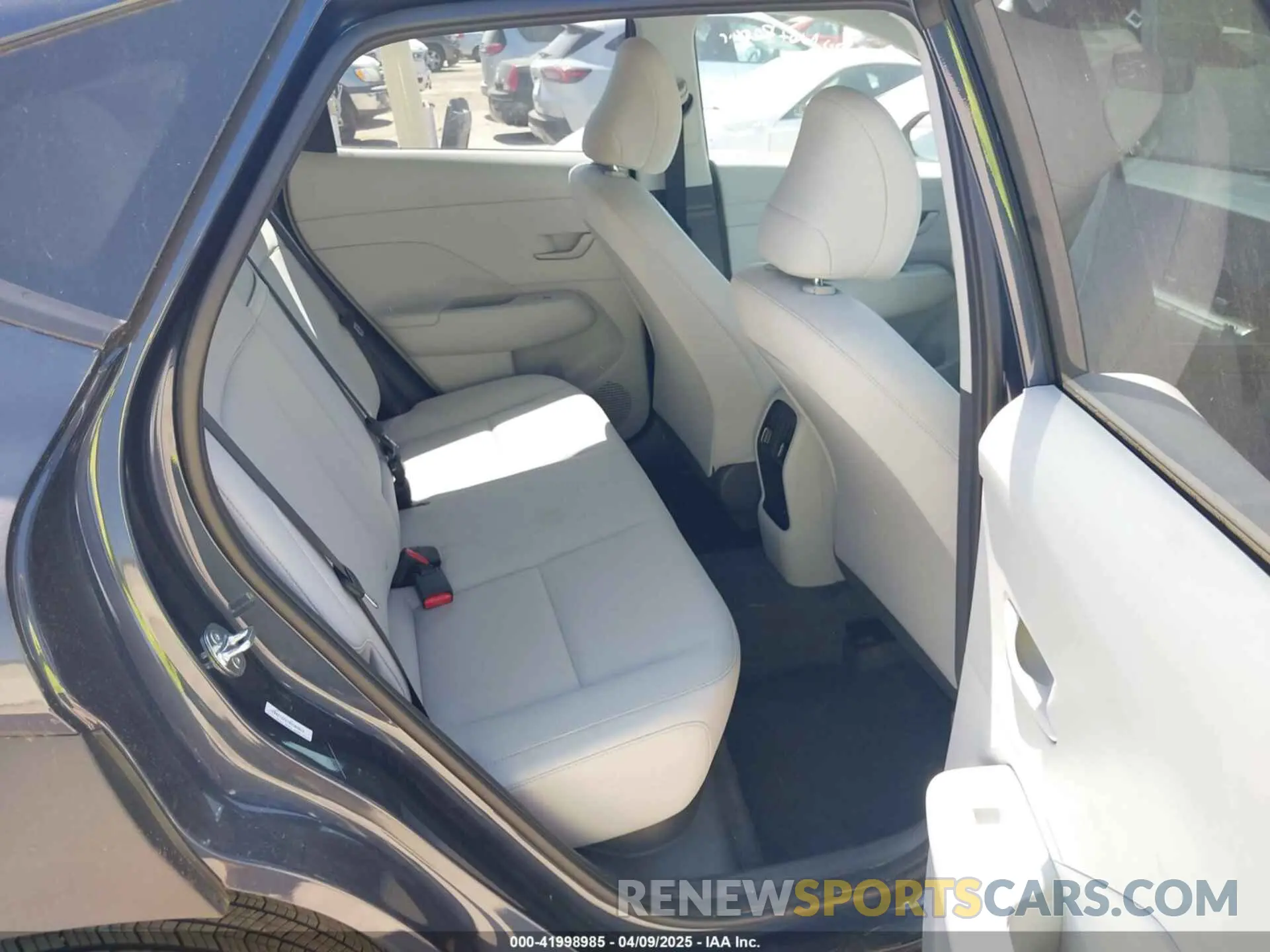 8 fotografías del automóvil dañado KM8HBCAB1SU212007 HYUNDAI KONA 2025