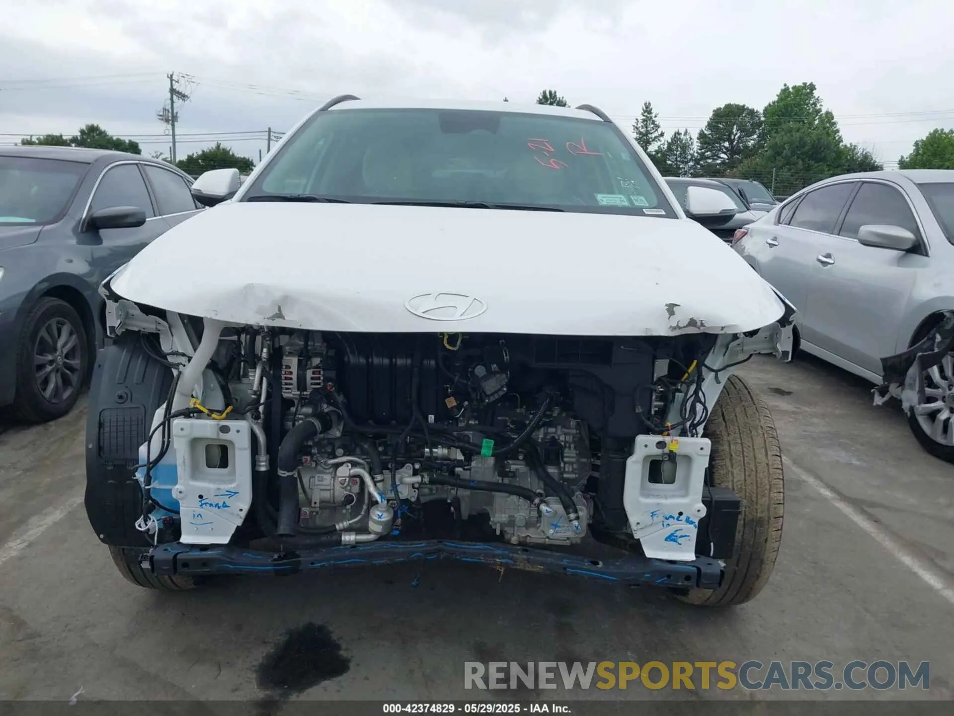13 fotografías del automóvil dañado KM8HBCAB1SU287242 HYUNDAI KONA 2025