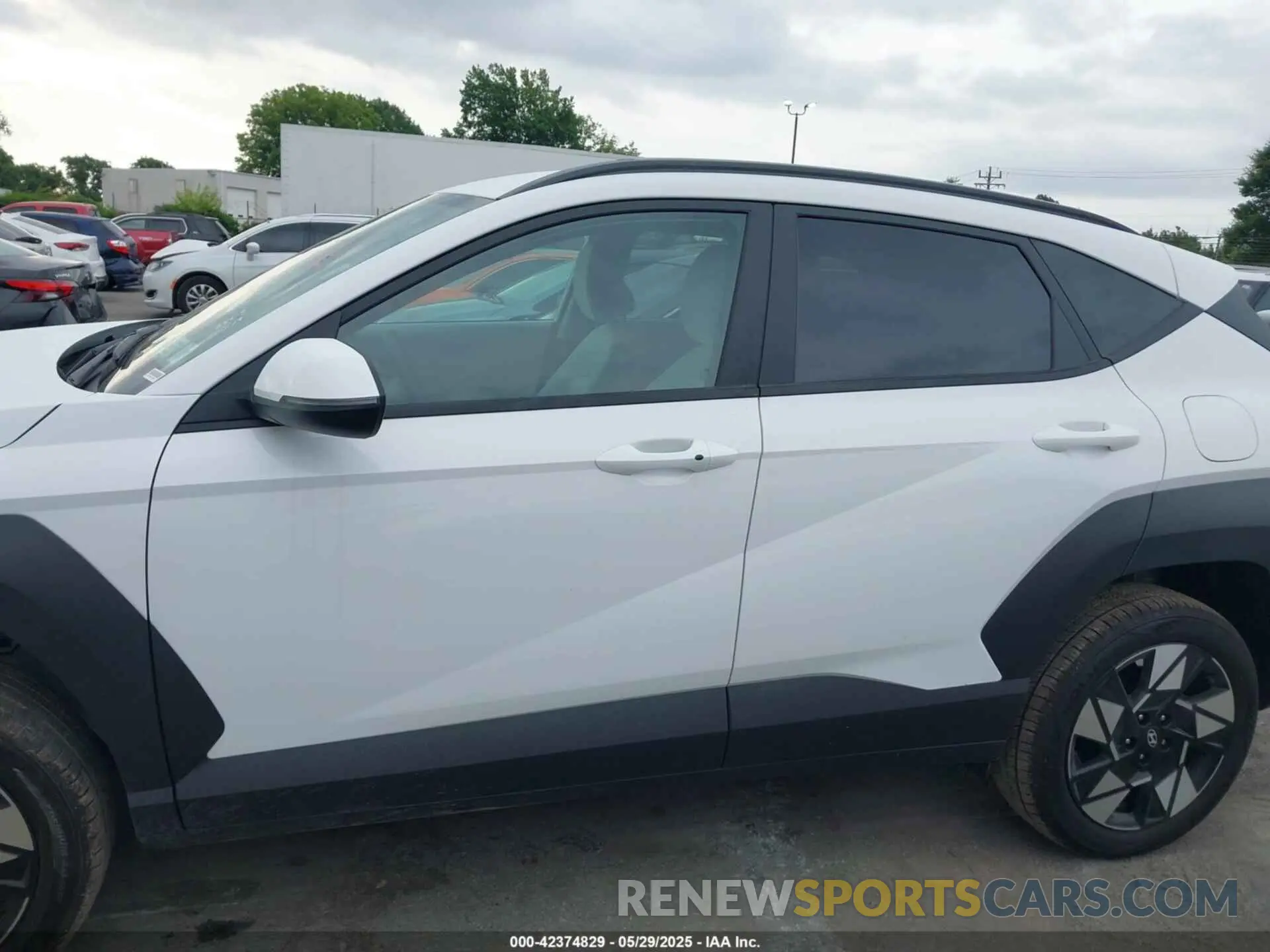 15 fotografías del automóvil dañado KM8HBCAB1SU287242 HYUNDAI KONA 2025
