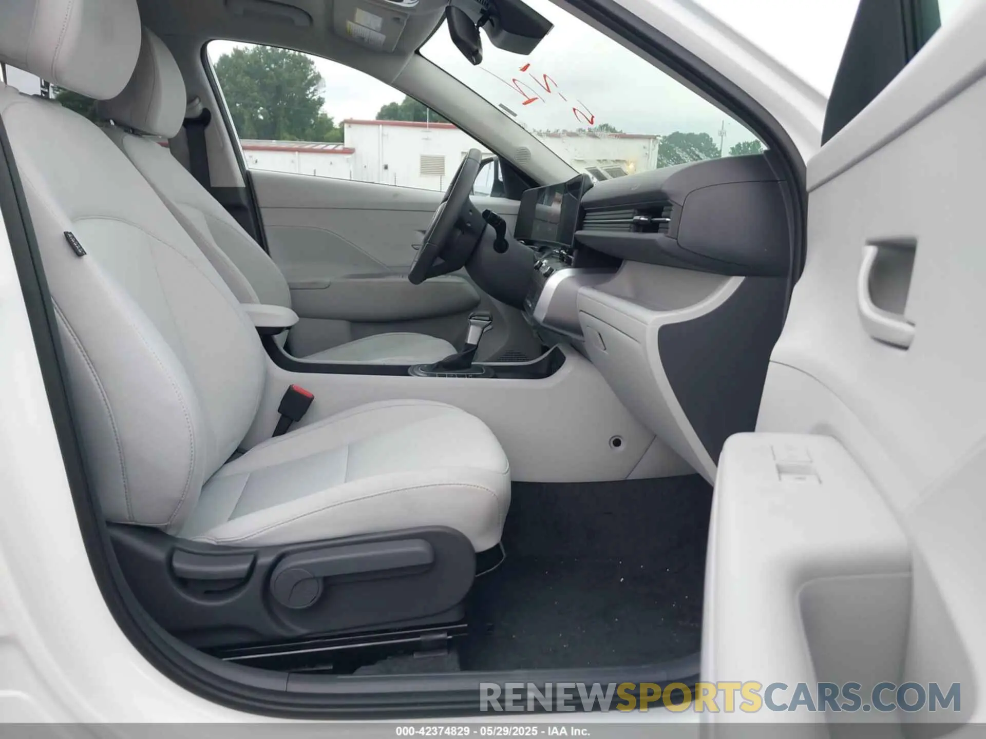 5 fotografías del automóvil dañado KM8HBCAB1SU287242 HYUNDAI KONA 2025