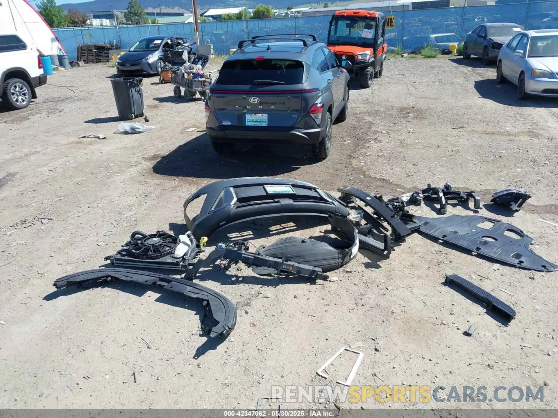 12 fotografías del automóvil dañado KM8HBCAB3SU265825 HYUNDAI KONA 2025