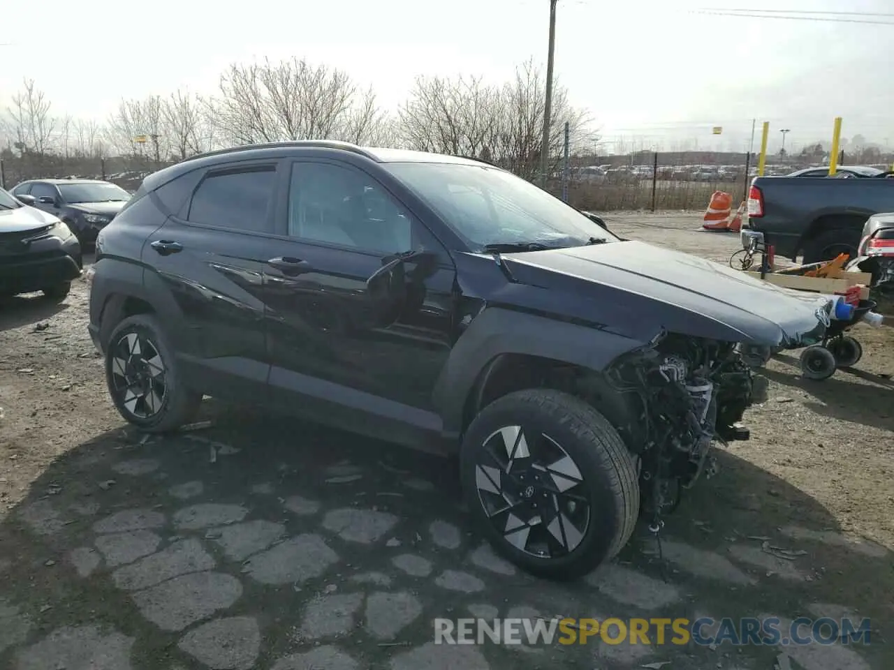 4 fotografías del automóvil dañado KM8HBCAB5SU202192 HYUNDAI KONA 2025