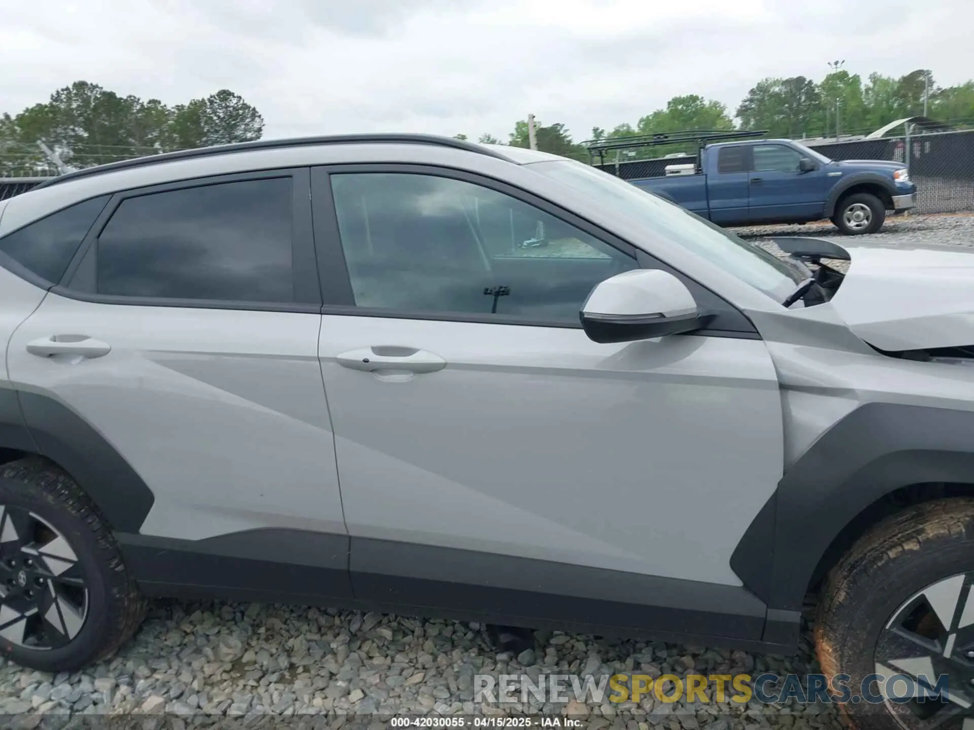 14 fotografías del automóvil dañado KM8HBCAB7SU273670 HYUNDAI KONA 2025