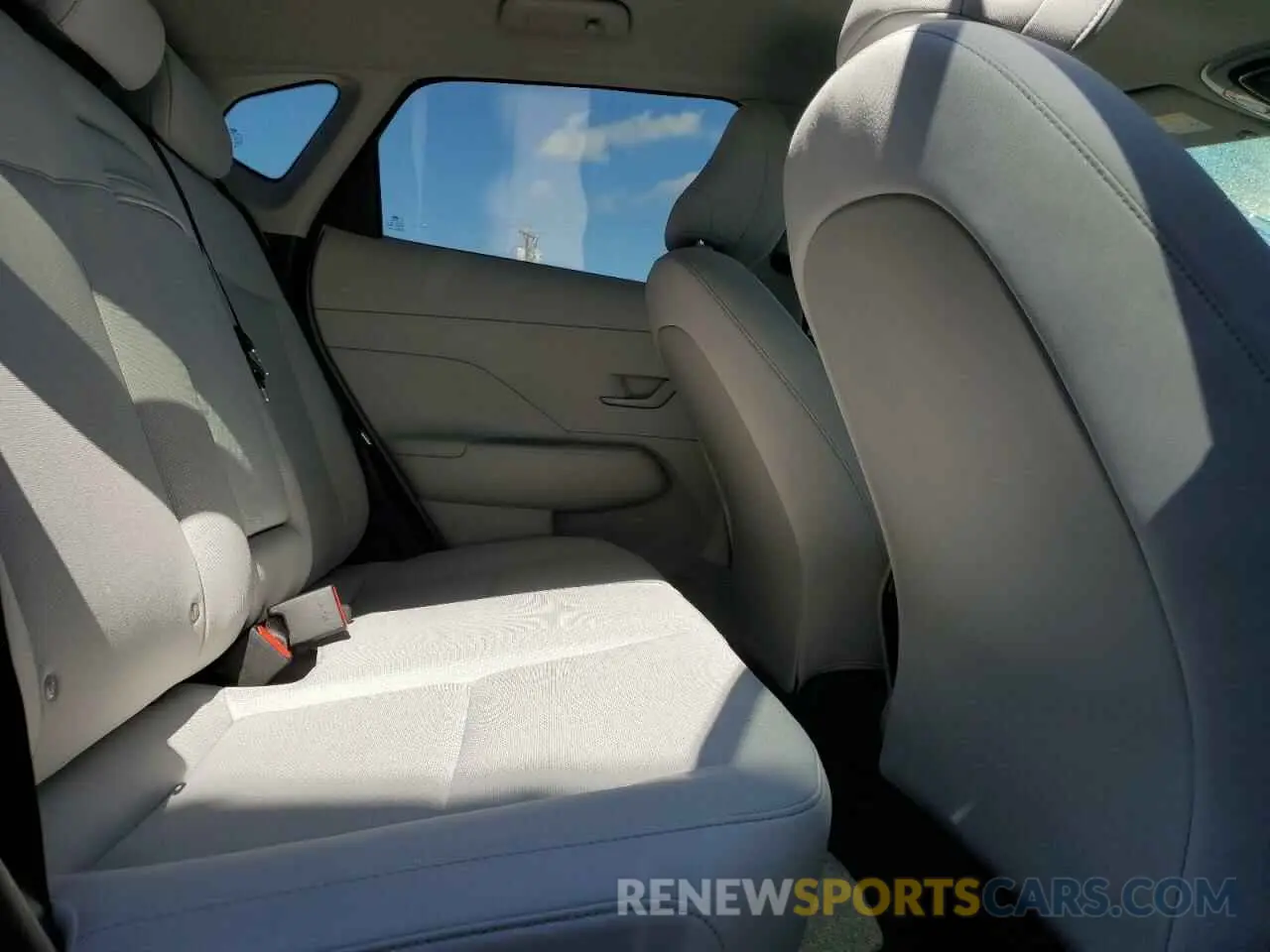 11 fotografías del automóvil dañado KM8HC3AB5SU209138 HYUNDAI KONA 2025