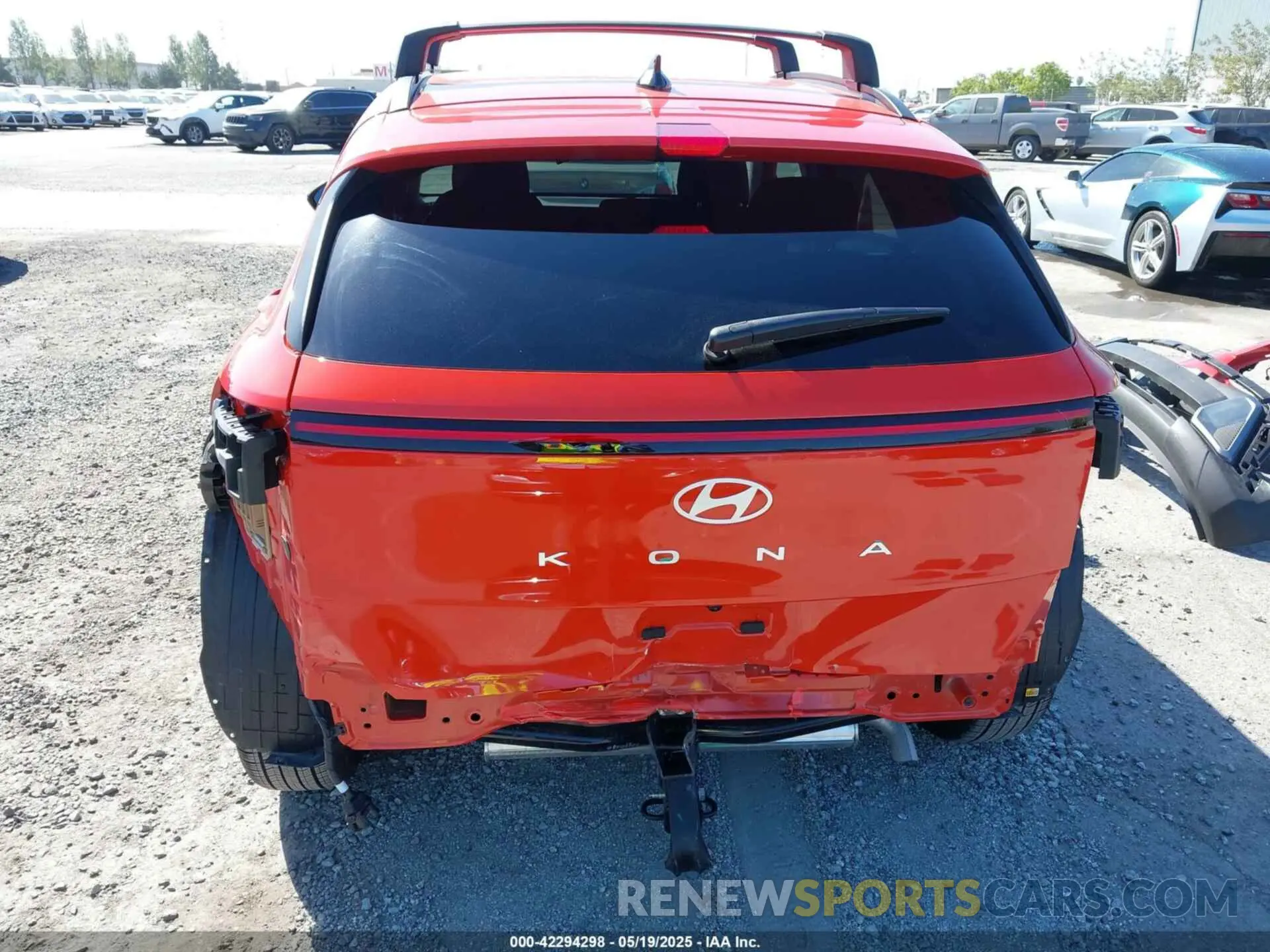 17 fotografías del automóvil dañado KM8HC3AB5SU235318 HYUNDAI KONA 2025