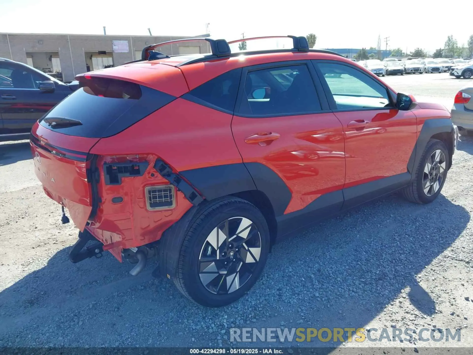 4 fotografías del automóvil dañado KM8HC3AB5SU235318 HYUNDAI KONA 2025