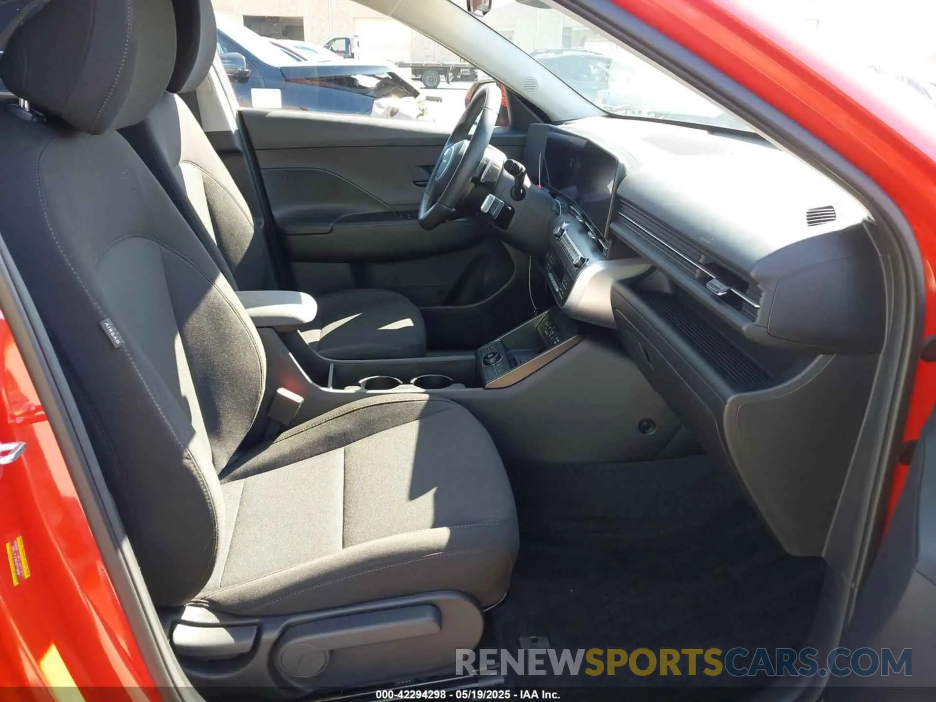 5 fotografías del automóvil dañado KM8HC3AB5SU235318 HYUNDAI KONA 2025