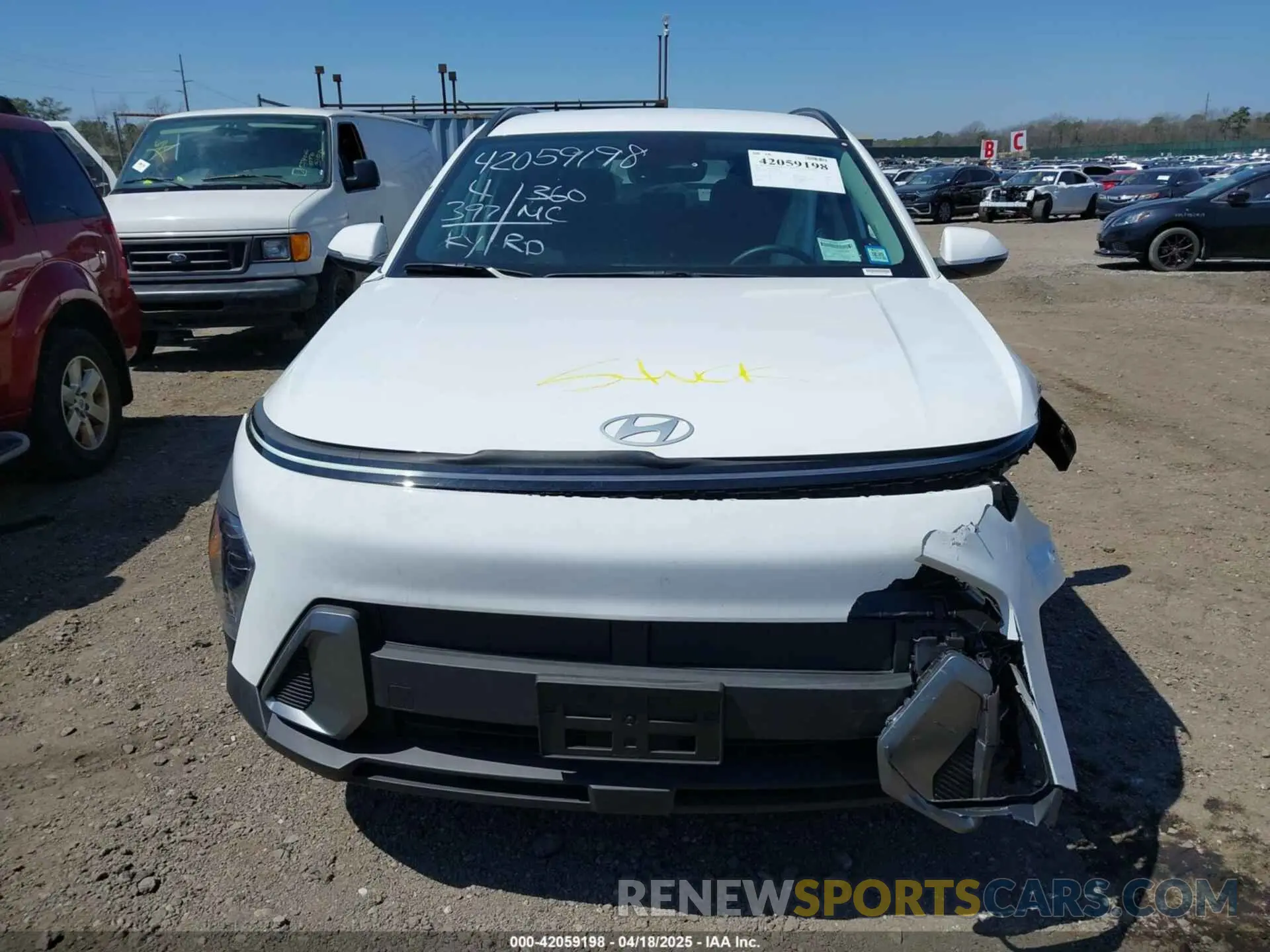 12 fotografías del automóvil dañado KM8HCCAB0SU214649 HYUNDAI KONA 2025