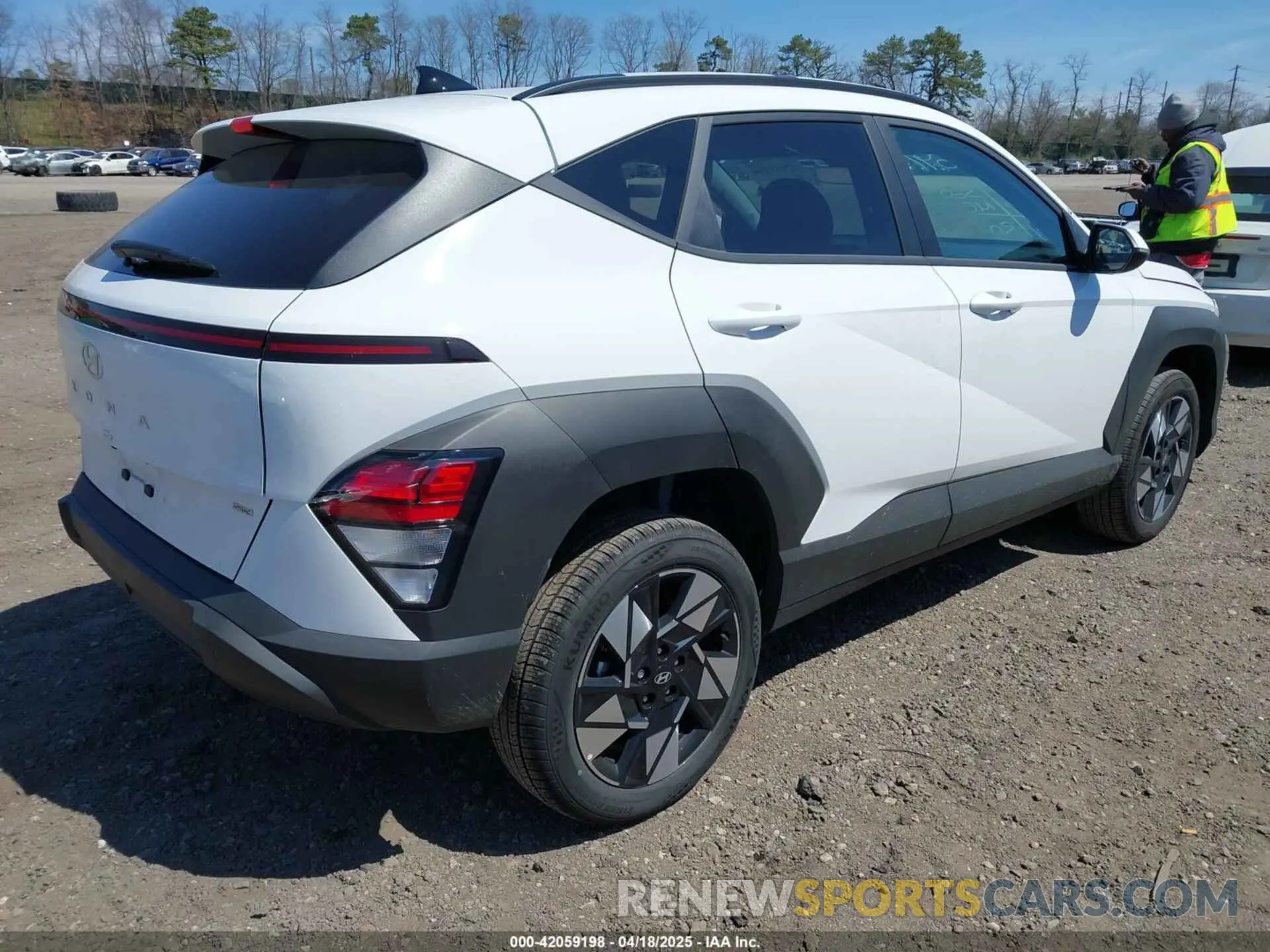 4 fotografías del automóvil dañado KM8HCCAB0SU214649 HYUNDAI KONA 2025