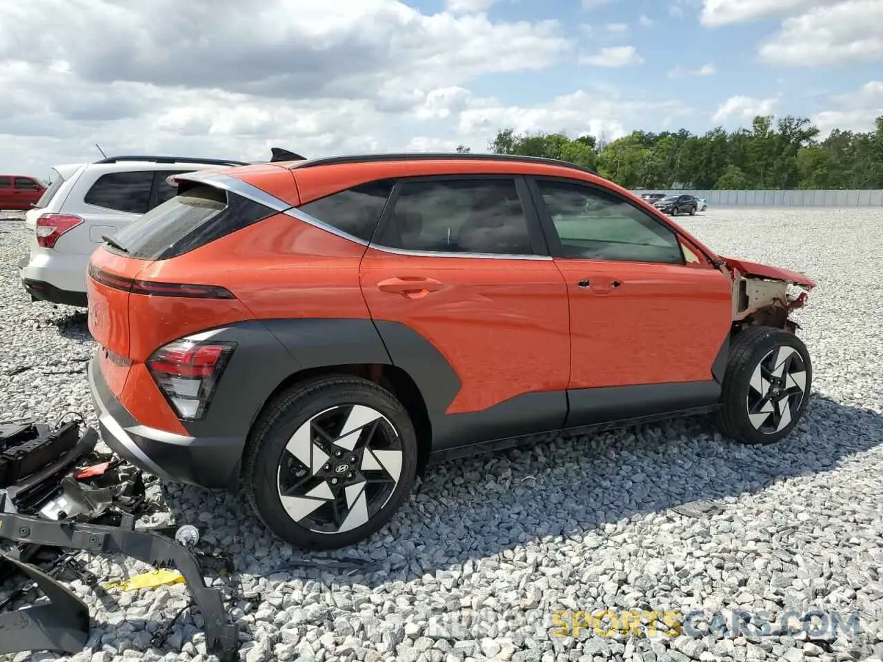 3 fotografías del automóvil dañado KM8HE3A39SU231128 HYUNDAI KONA 2025