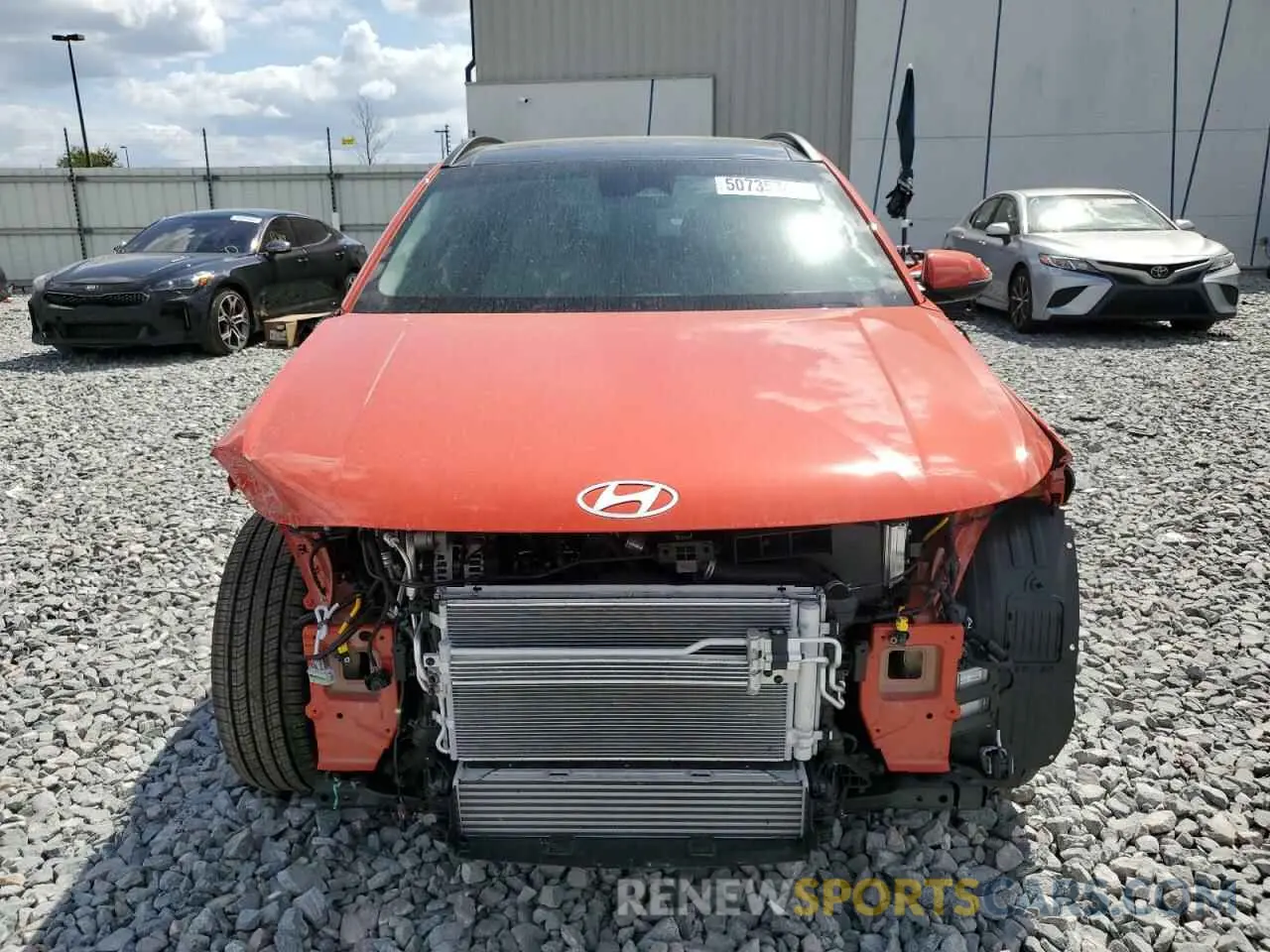 5 fotografías del automóvil dañado KM8HE3A39SU231128 HYUNDAI KONA 2025