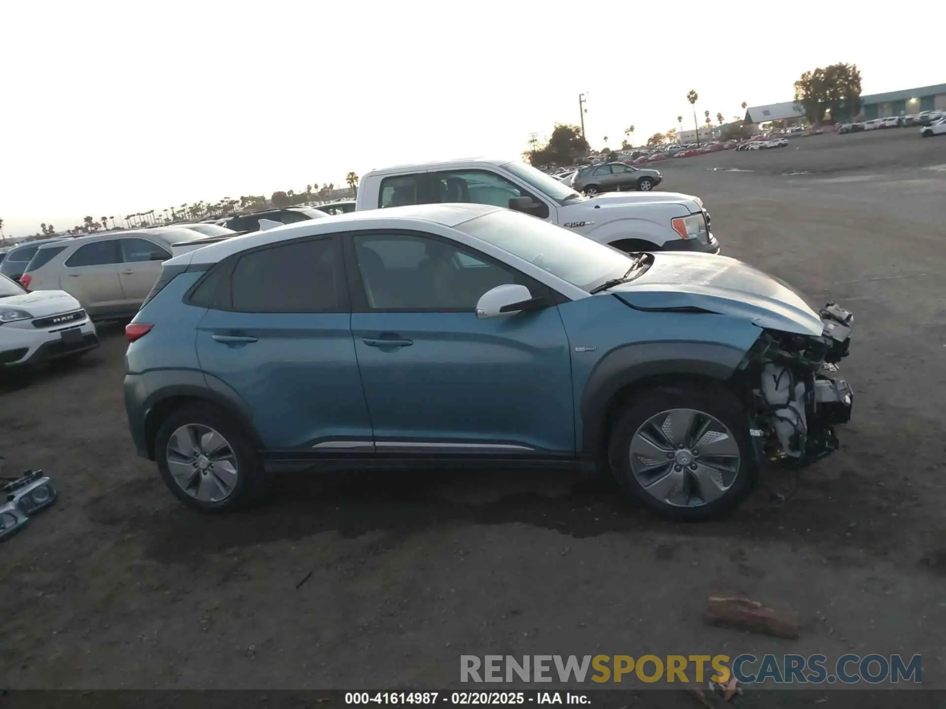 14 fotografías del automóvil dañado KM8K23AG3LU072237 HYUNDAI KONA ELECTRIC 2020
