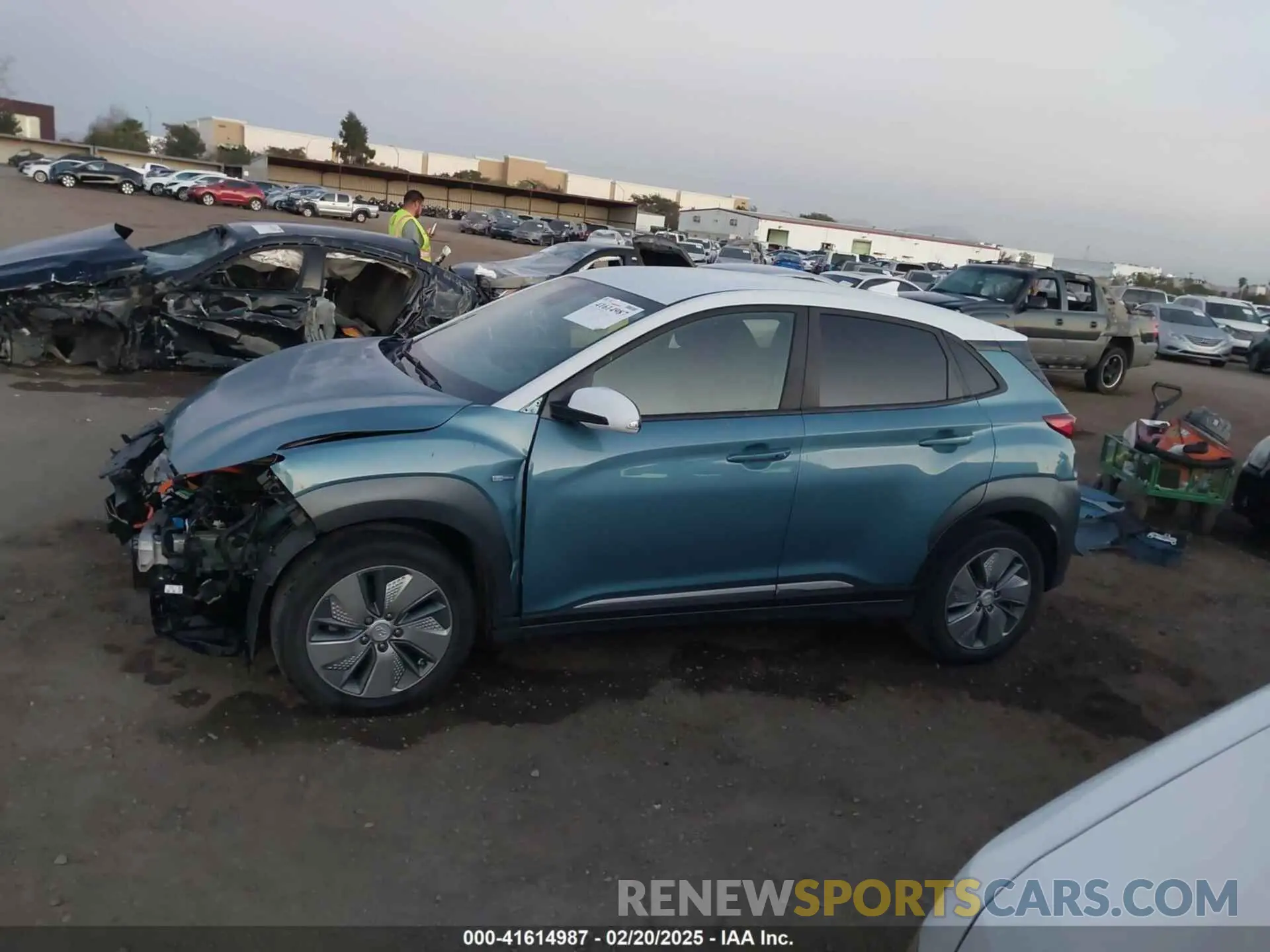 15 fotografías del automóvil dañado KM8K23AG3LU072237 HYUNDAI KONA ELECTRIC 2020