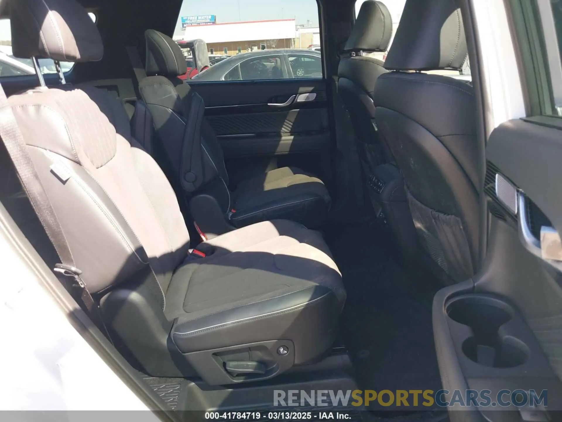 8 fotografías del automóvil dañado KM8R7DGE2SU880038 HYUNDAI PALISADE 2025