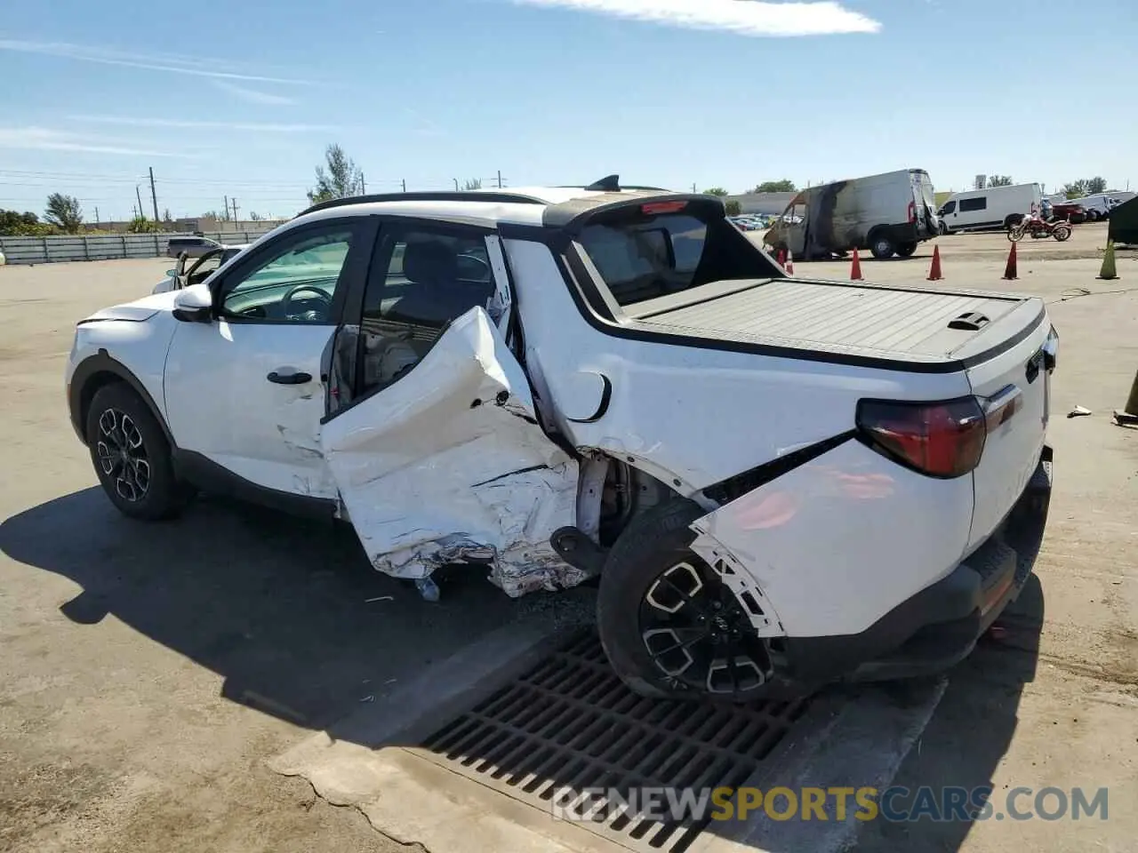 2 fotografías del automóvil dañado 5NTJC4AE0NH019320 HYUNDAI SANTA CRUZ 2022
