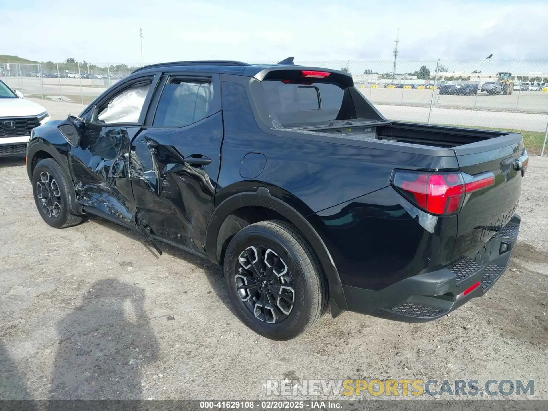 3 fotografías del automóvil dañado 5NTJC4DE5RH114389 HYUNDAI SANTA CRUZ 2024