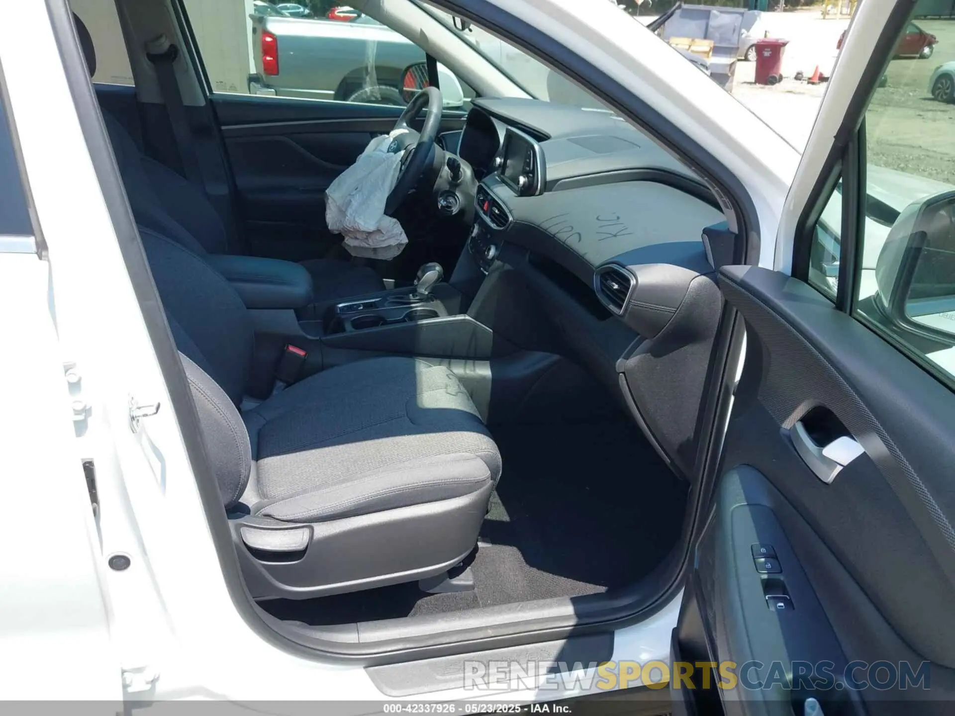 5 fotografías del automóvil dañado 5NMS23AD0KH013811 HYUNDAI SANTA FE 2019