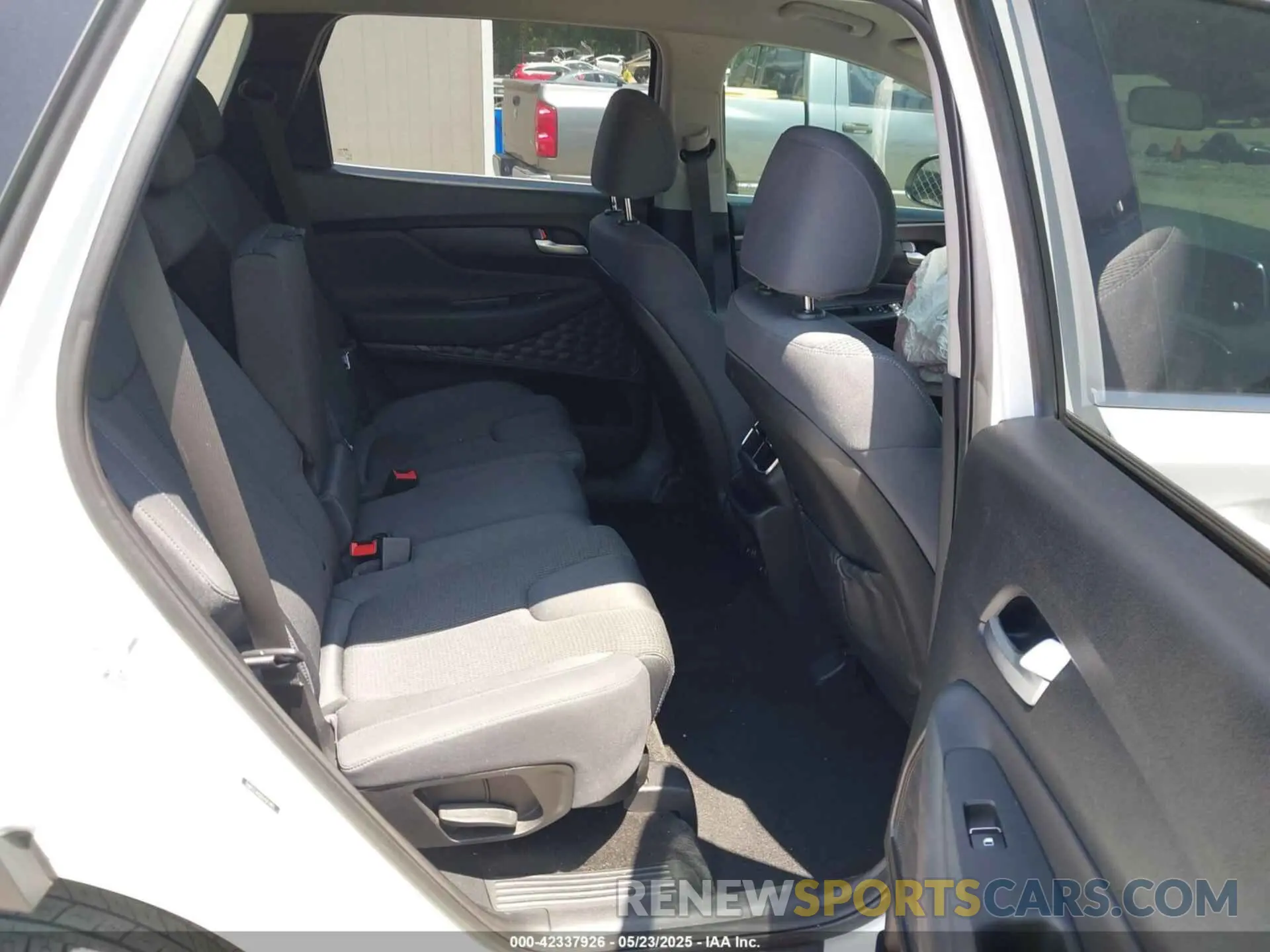 8 fotografías del automóvil dañado 5NMS23AD0KH013811 HYUNDAI SANTA FE 2019