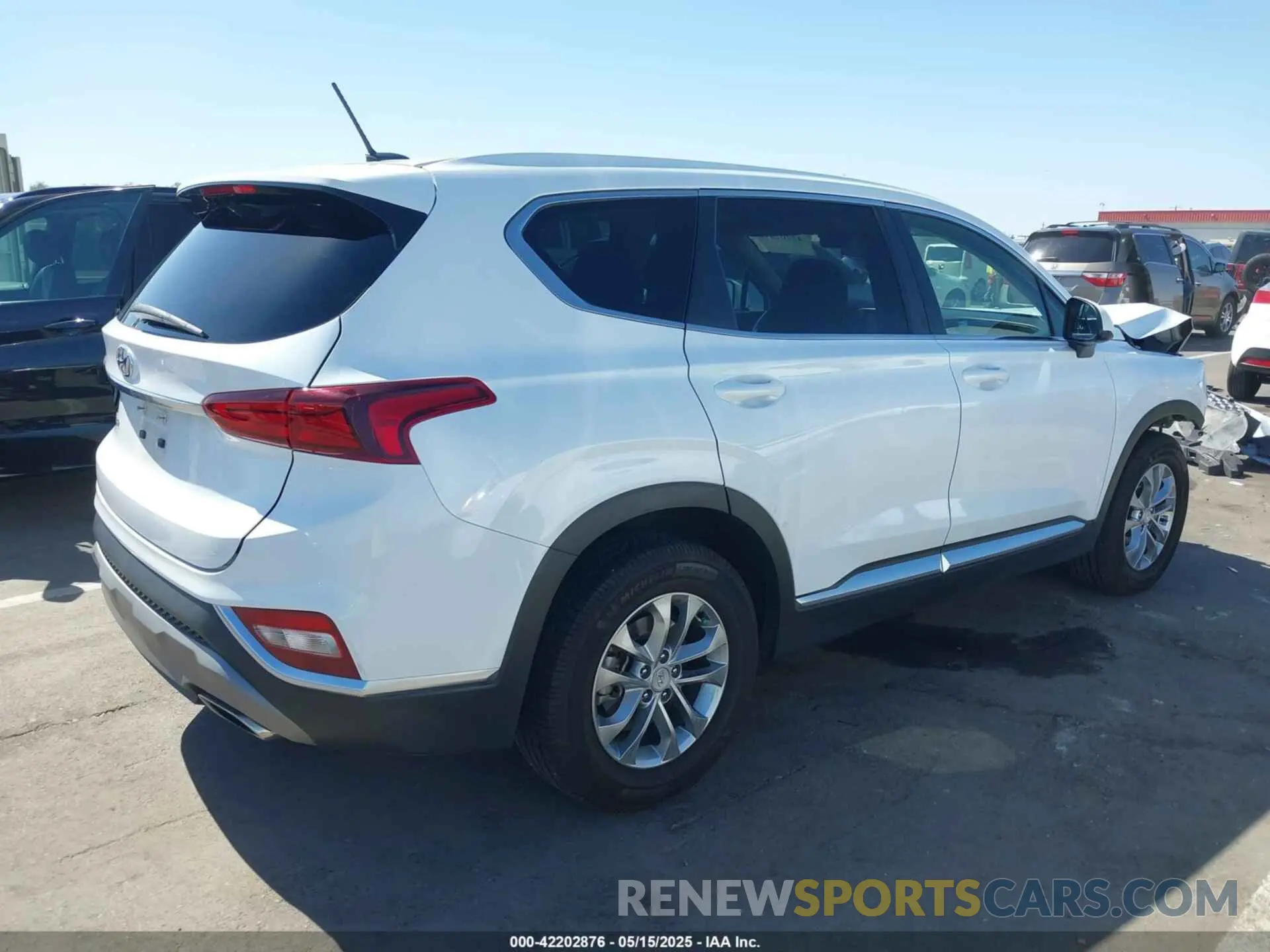 4 fotografías del automóvil dañado 5NMS23AD2KH010649 HYUNDAI SANTA FE 2019