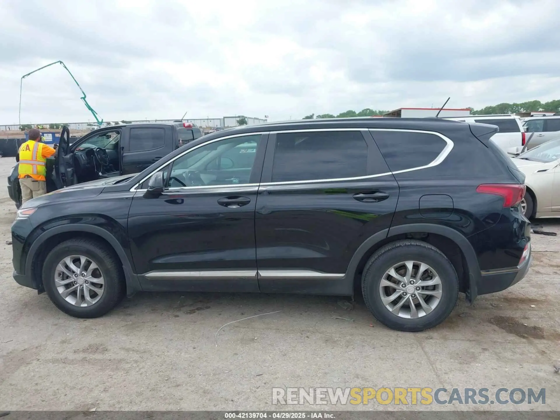 14 fotografías del automóvil dañado 5NMS23AD2KH132301 HYUNDAI SANTA FE 2019