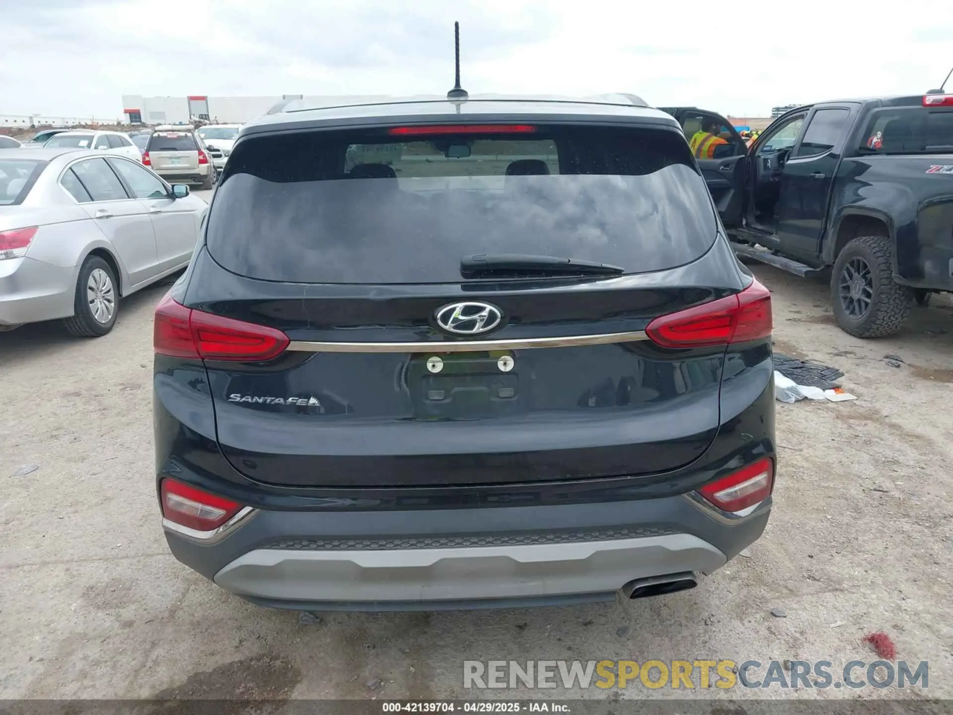 16 fotografías del automóvil dañado 5NMS23AD2KH132301 HYUNDAI SANTA FE 2019