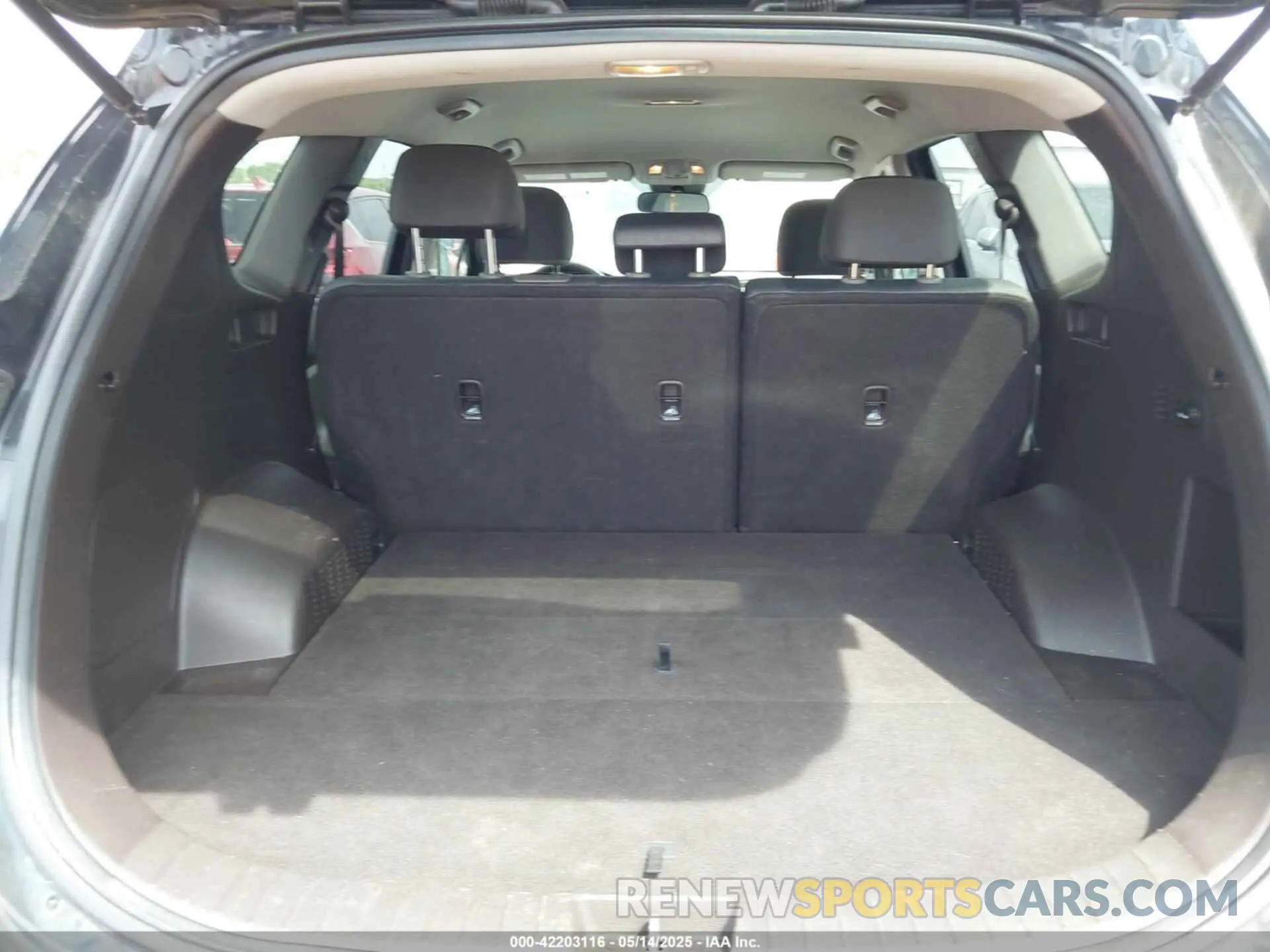 17 fotografías del automóvil dañado 5NMS23AD3KH016699 HYUNDAI SANTA FE 2019
