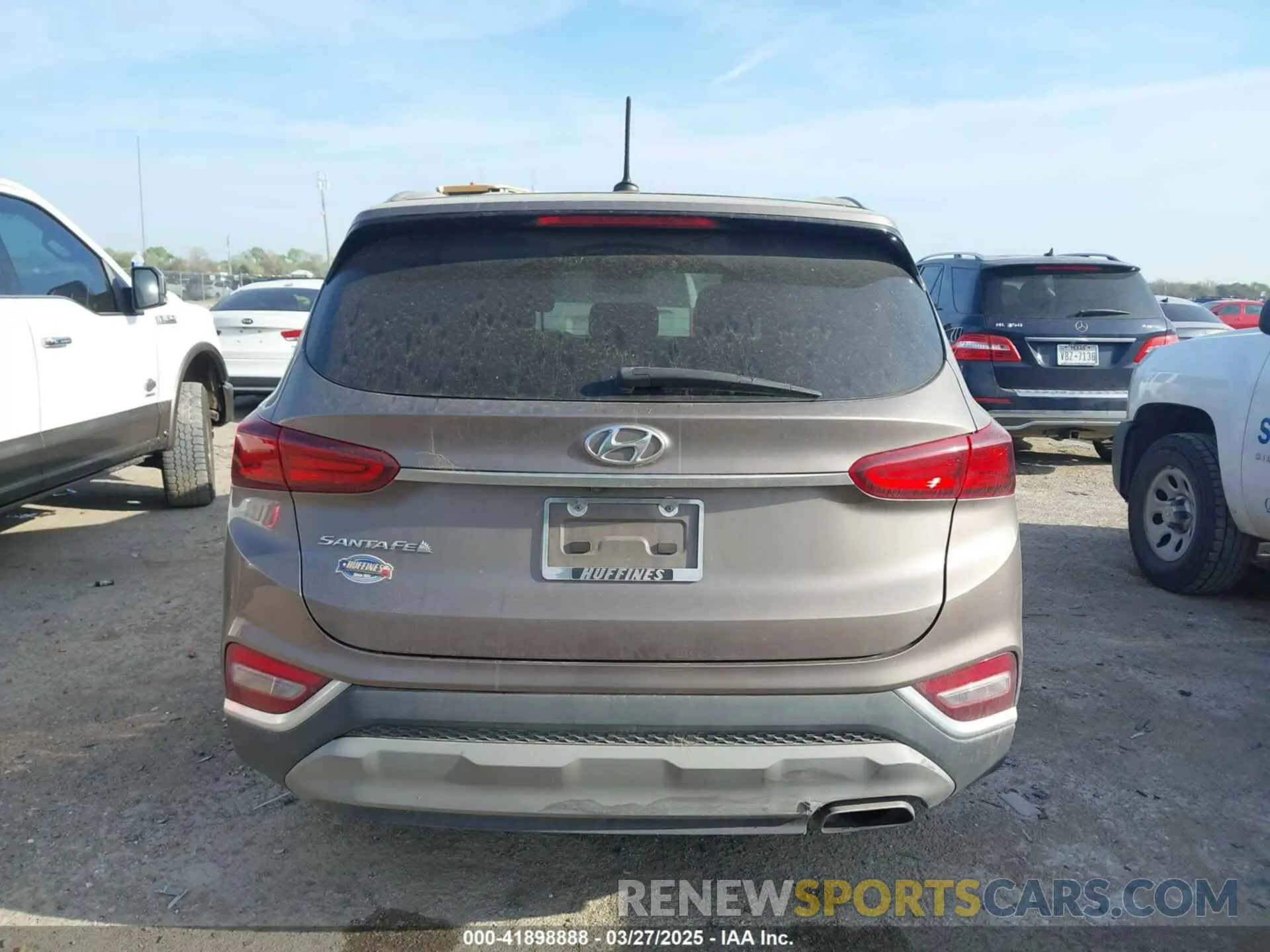 16 fotografías del automóvil dañado 5NMS23AD3KH117001 HYUNDAI SANTA FE 2019