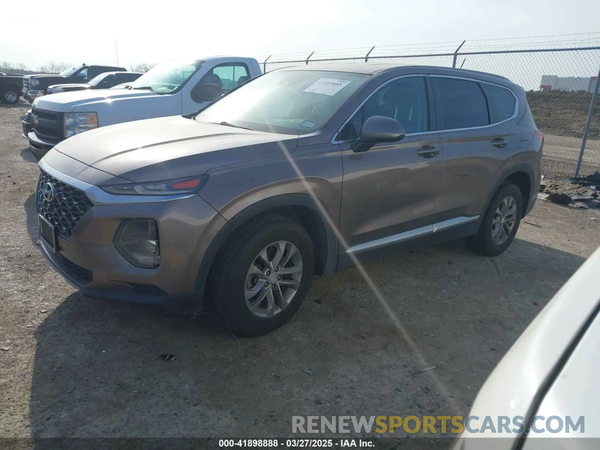 2 fotografías del automóvil dañado 5NMS23AD3KH117001 HYUNDAI SANTA FE 2019