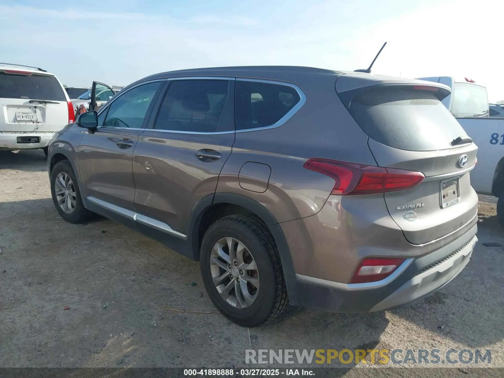 3 fotografías del automóvil dañado 5NMS23AD3KH117001 HYUNDAI SANTA FE 2019