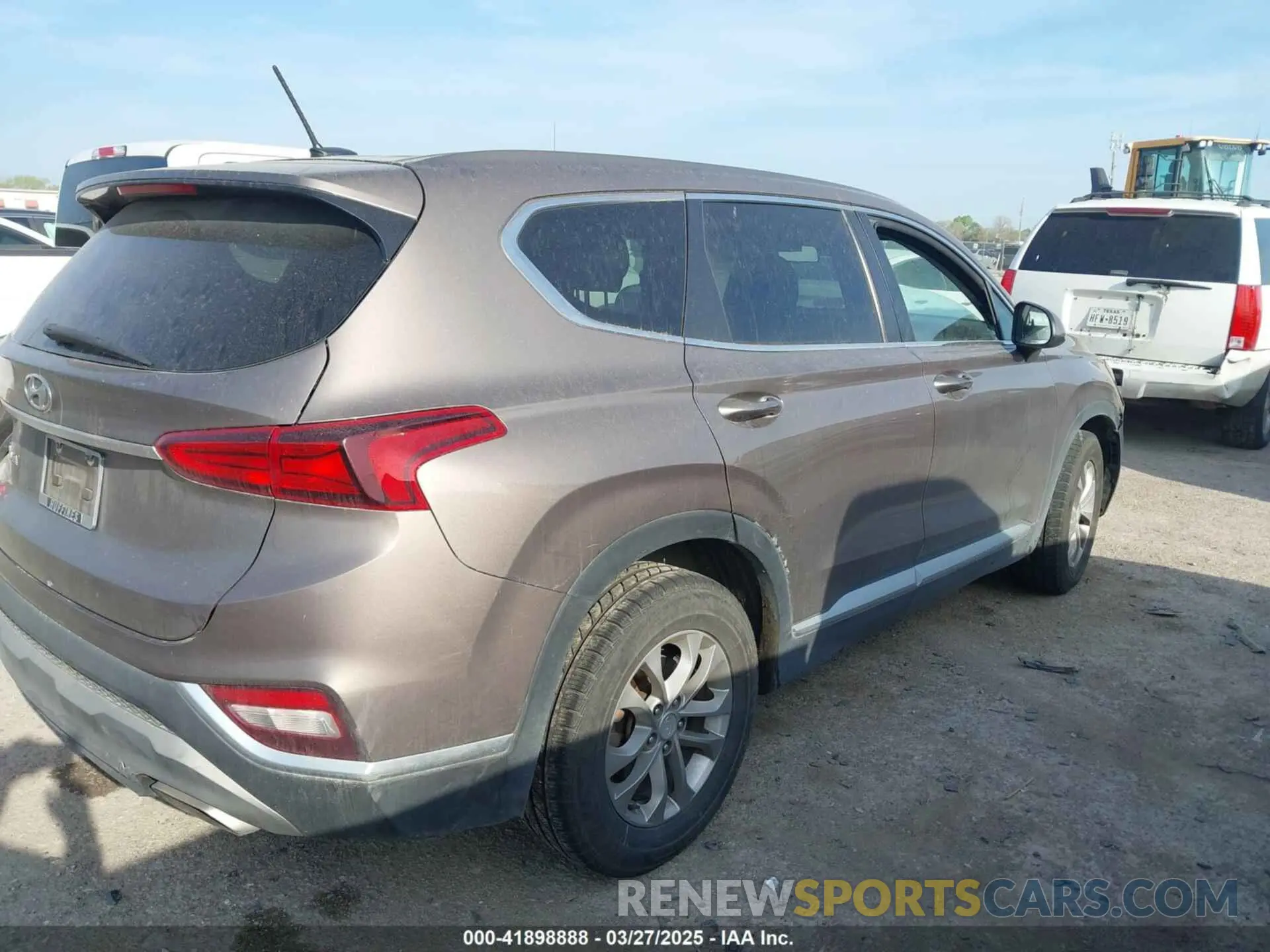 4 fotografías del automóvil dañado 5NMS23AD3KH117001 HYUNDAI SANTA FE 2019