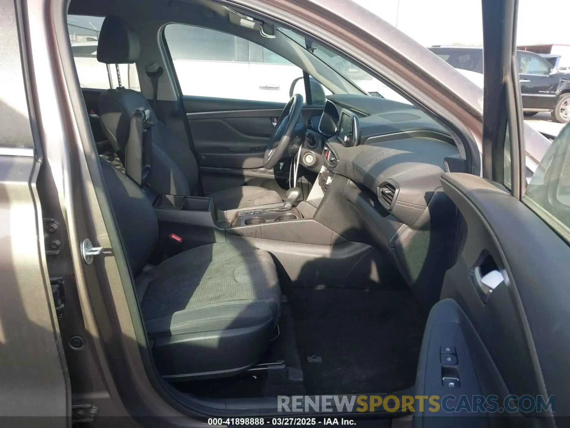 5 fotografías del automóvil dañado 5NMS23AD3KH117001 HYUNDAI SANTA FE 2019