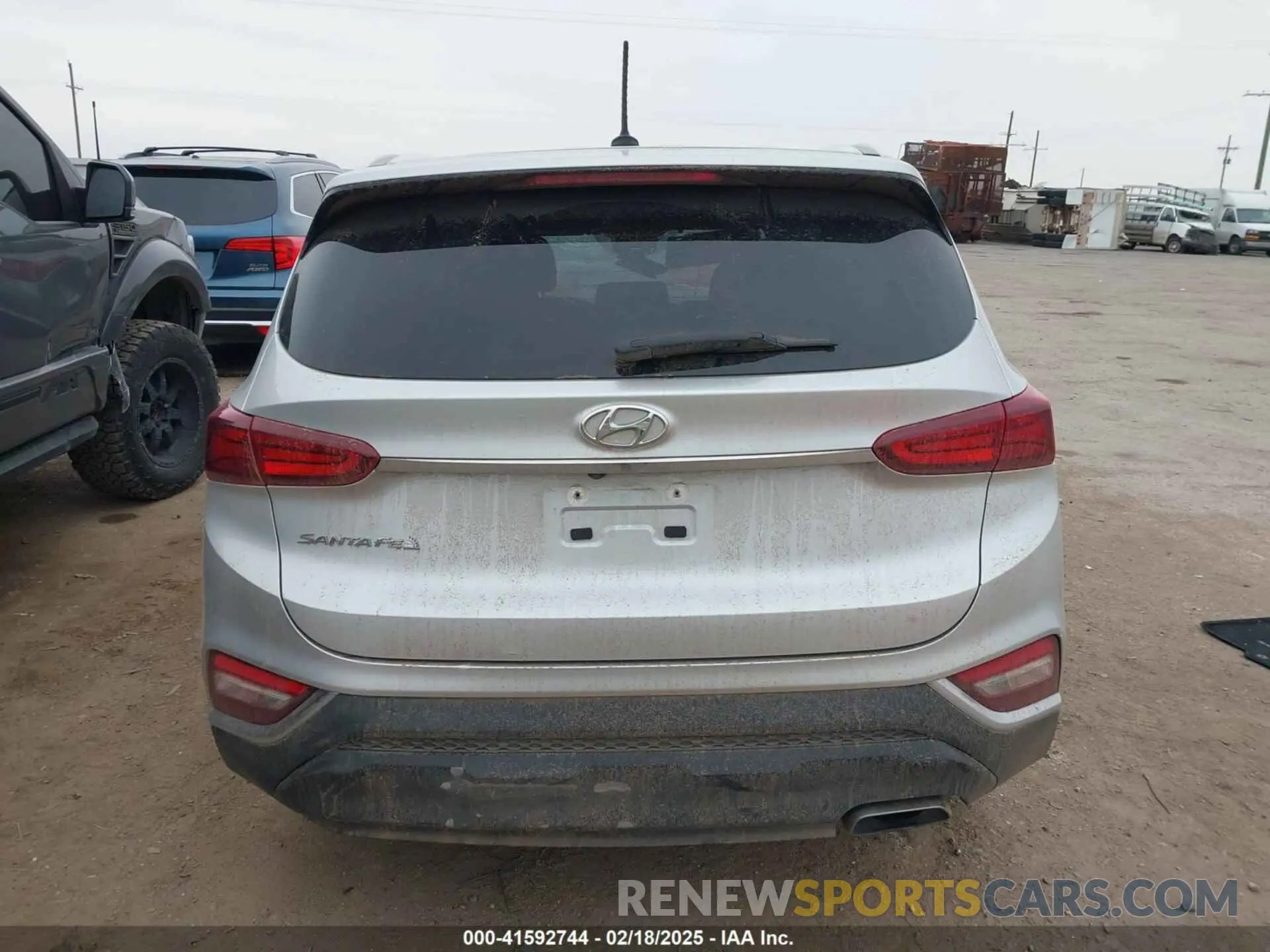16 fotografías del automóvil dañado 5NMS23AD4KH034838 HYUNDAI SANTA FE 2019