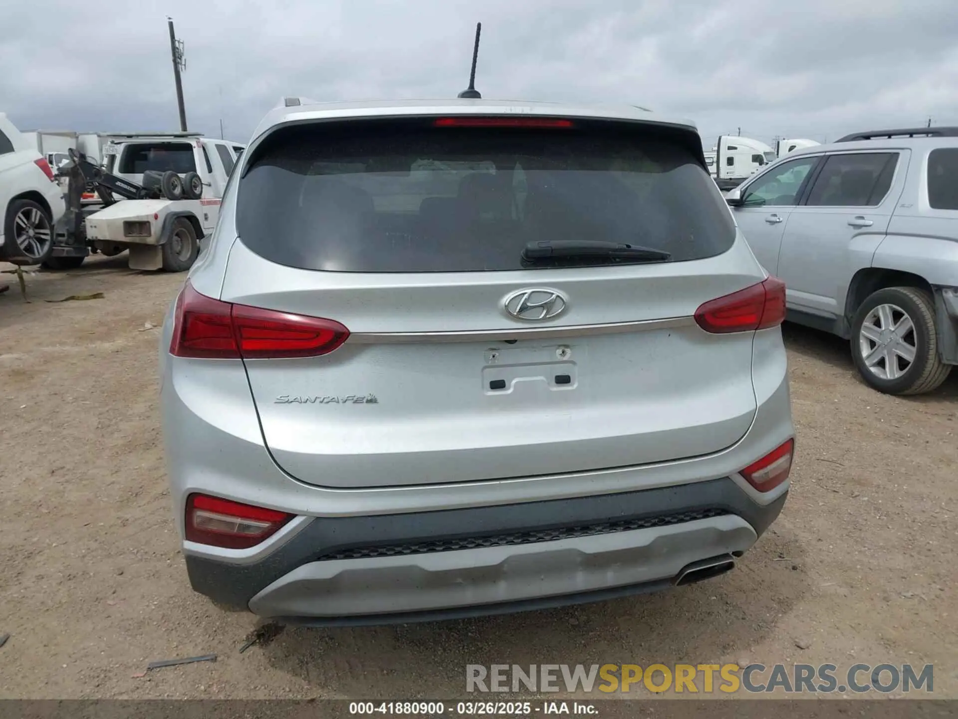 17 fotografías del automóvil dañado 5NMS23AD4KH046066 HYUNDAI SANTA FE 2019