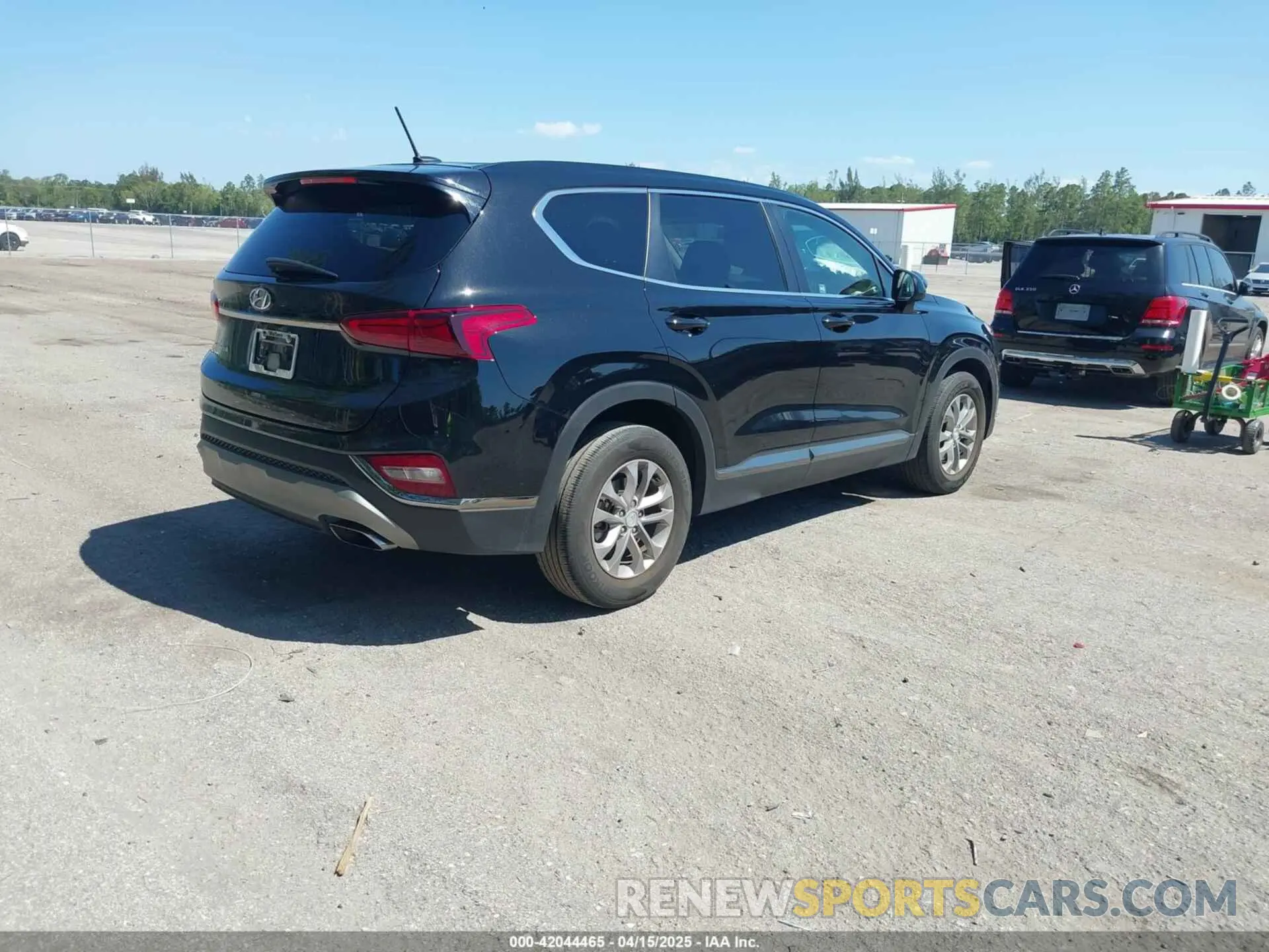 4 fotografías del automóvil dañado 5NMS23AD4KH088902 HYUNDAI SANTA FE 2019