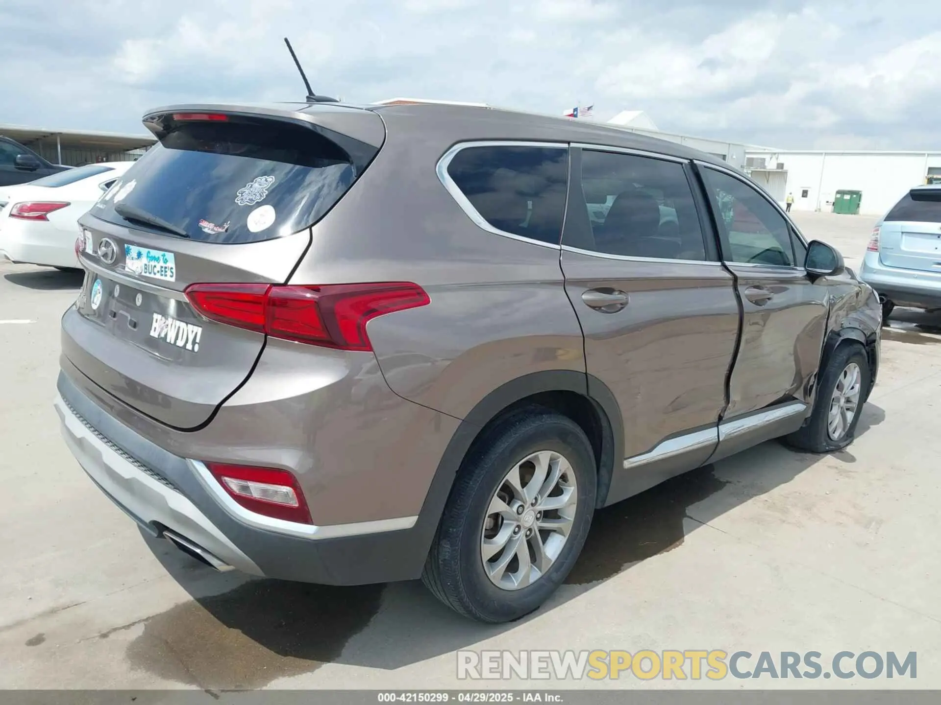 4 fotografías del automóvil dañado 5NMS23AD4KH132123 HYUNDAI SANTA FE 2019