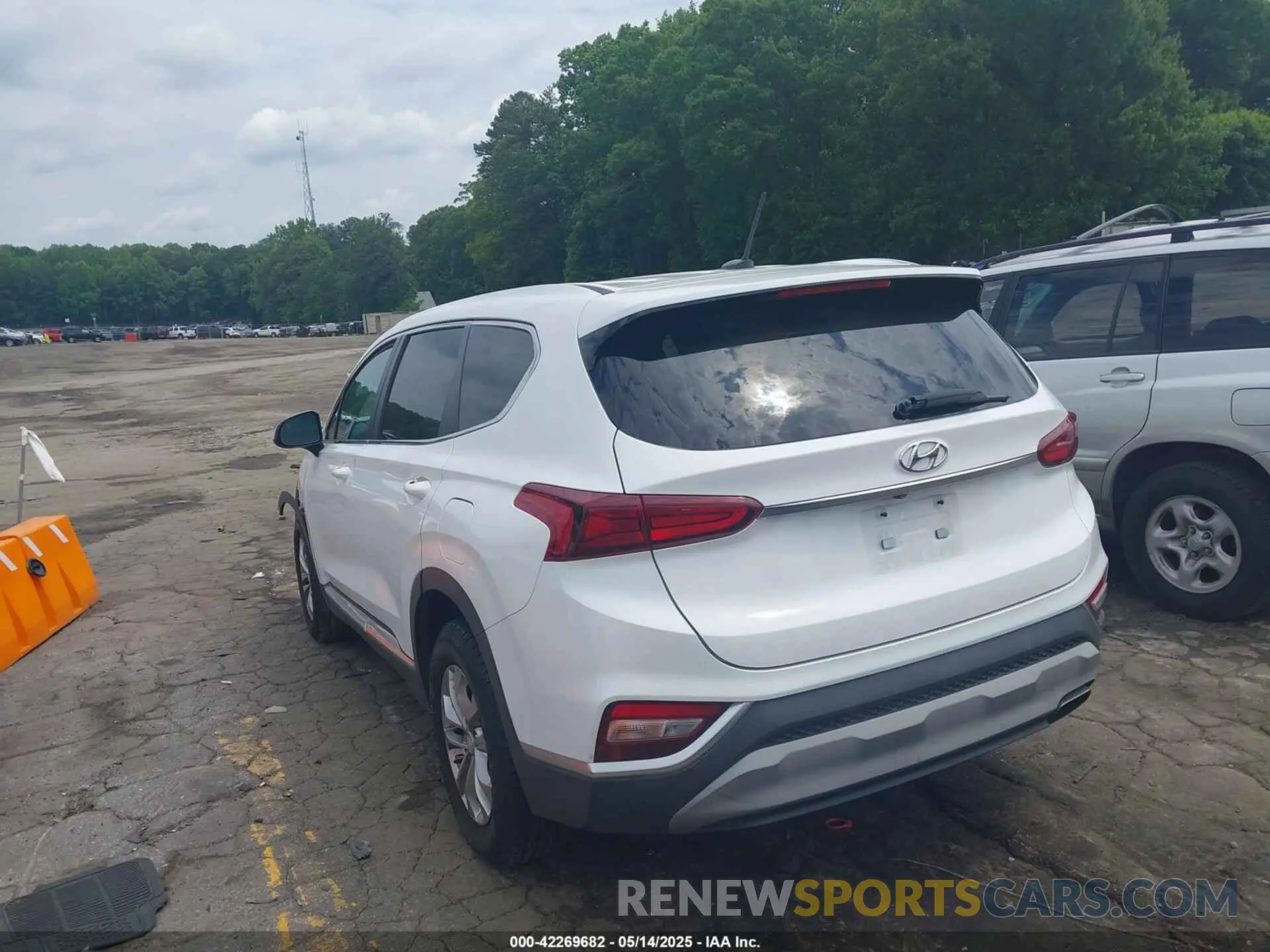 3 fotografías del automóvil dañado 5NMS23AD8KH102090 HYUNDAI SANTA FE 2019