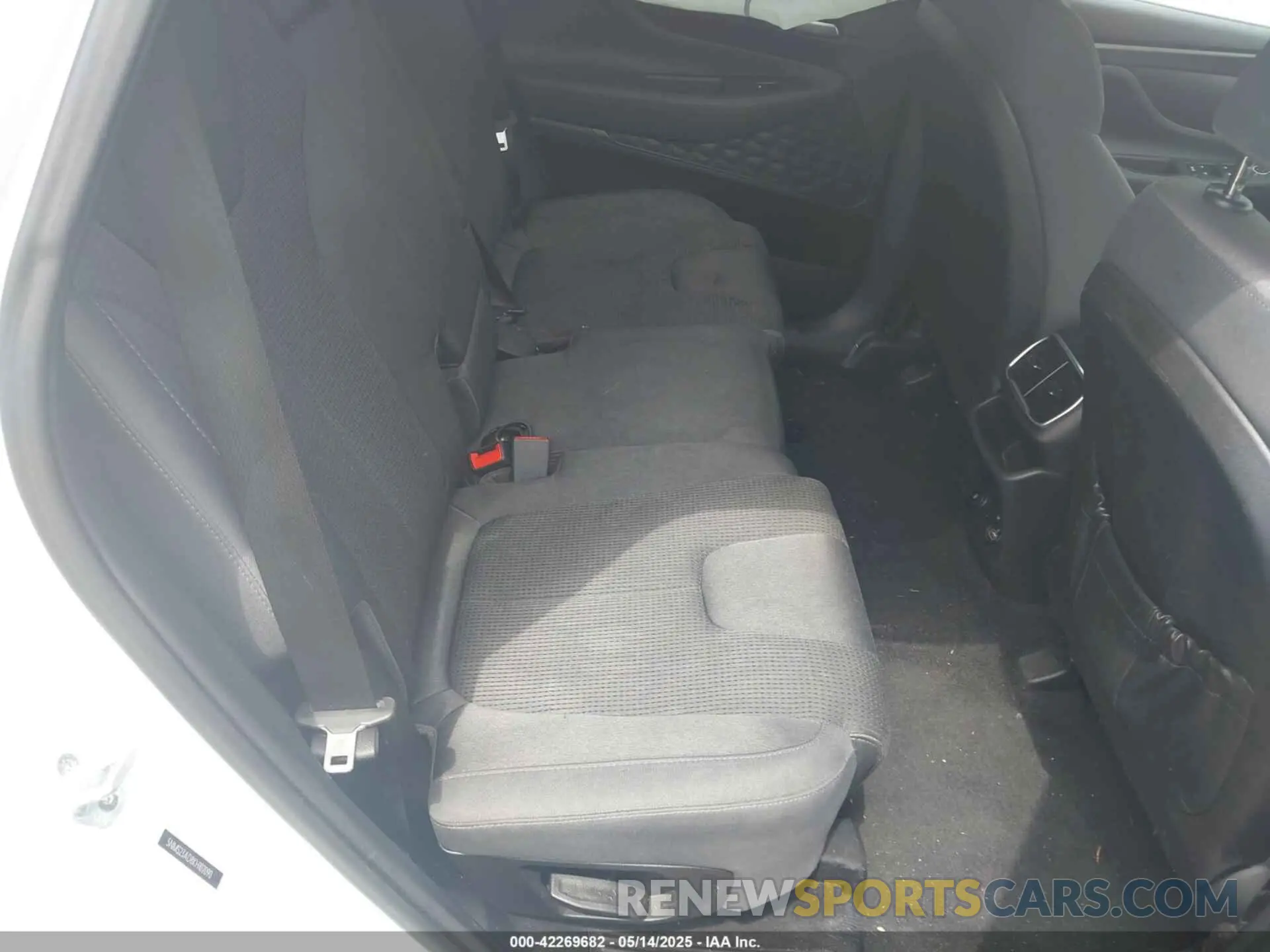 8 fotografías del automóvil dañado 5NMS23AD8KH102090 HYUNDAI SANTA FE 2019