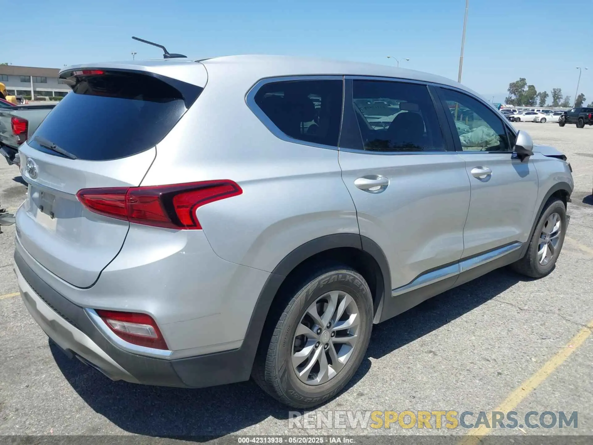 4 fotografías del automóvil dañado 5NMS23ADXKH000872 HYUNDAI SANTA FE 2019
