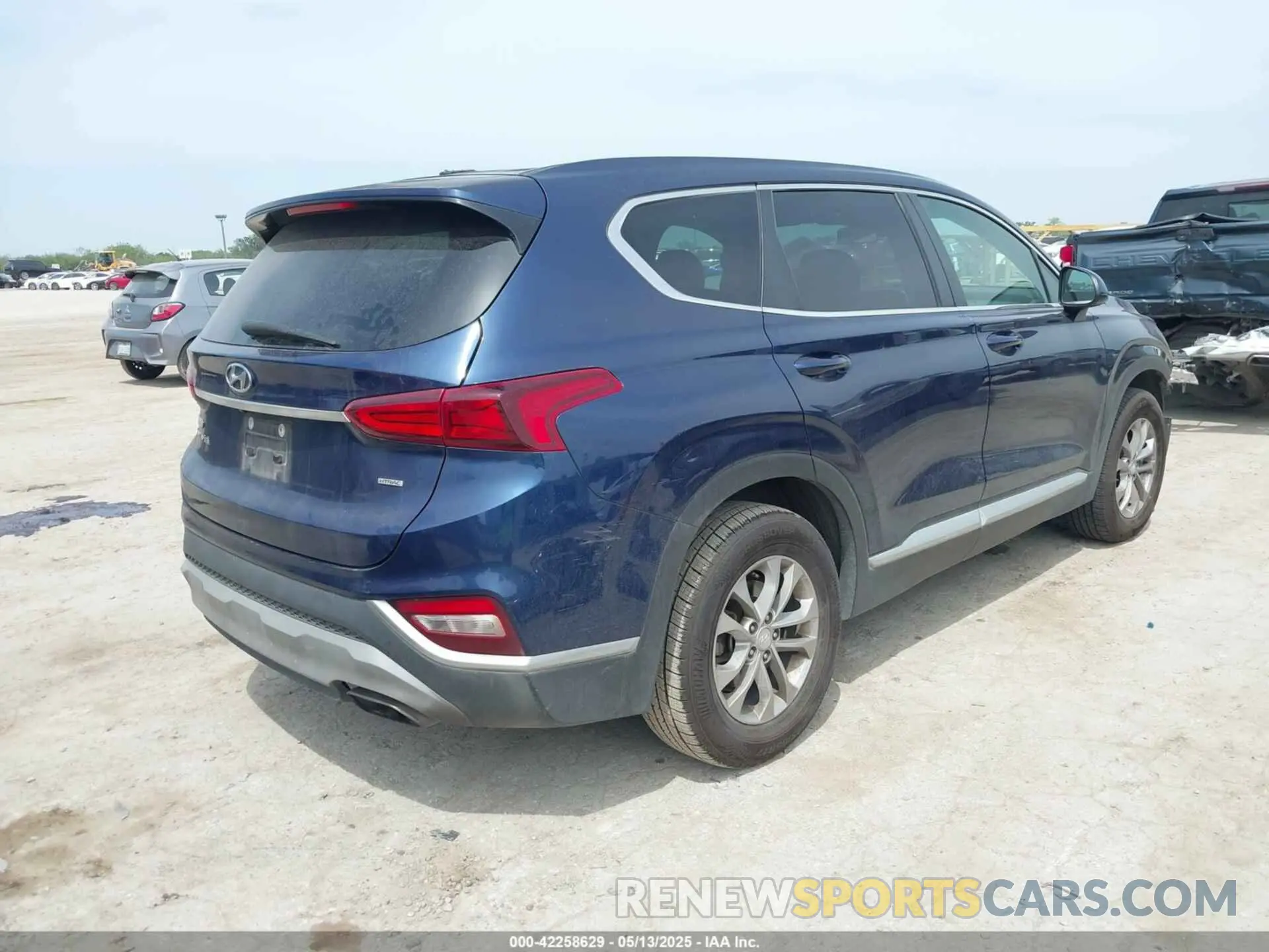 4 fotografías del automóvil dañado 5NMS2CAD3KH029811 HYUNDAI SANTA FE 2019