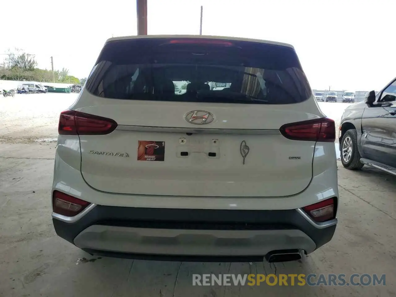 6 fotografías del automóvil dañado 5NMS2CAD5KH130557 HYUNDAI SANTA FE 2019