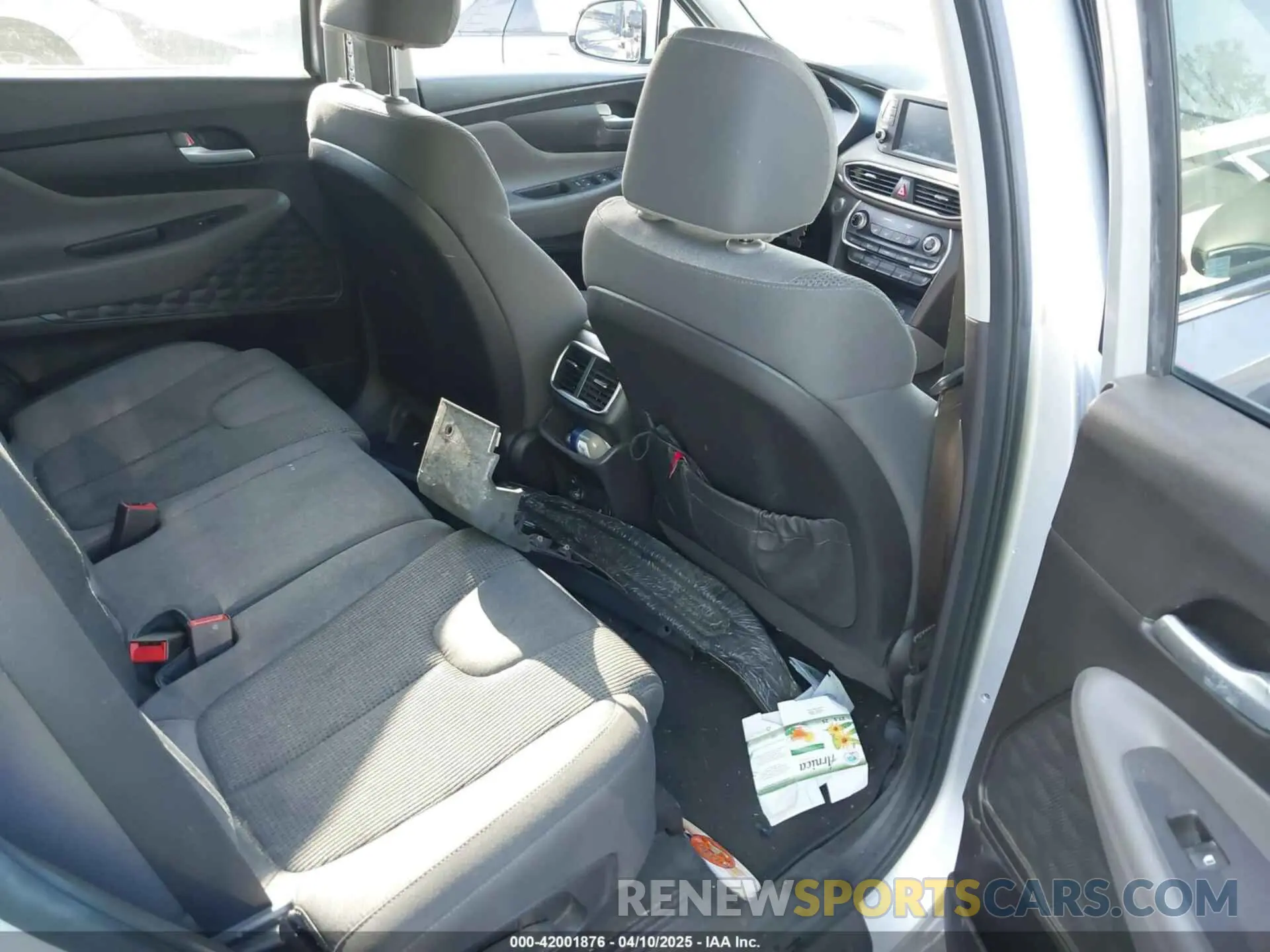 8 fotografías del automóvil dañado 5NMS3CAD0KH009349 HYUNDAI SANTA FE 2019