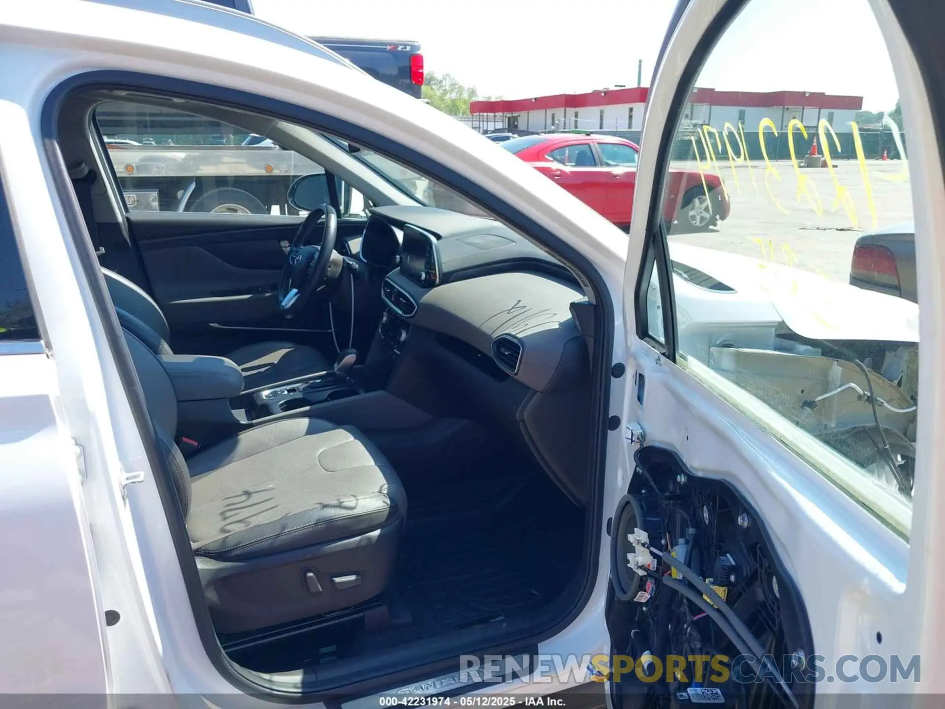 5 fotografías del automóvil dañado 5NMS5CAA1KH092631 HYUNDAI SANTA FE 2019