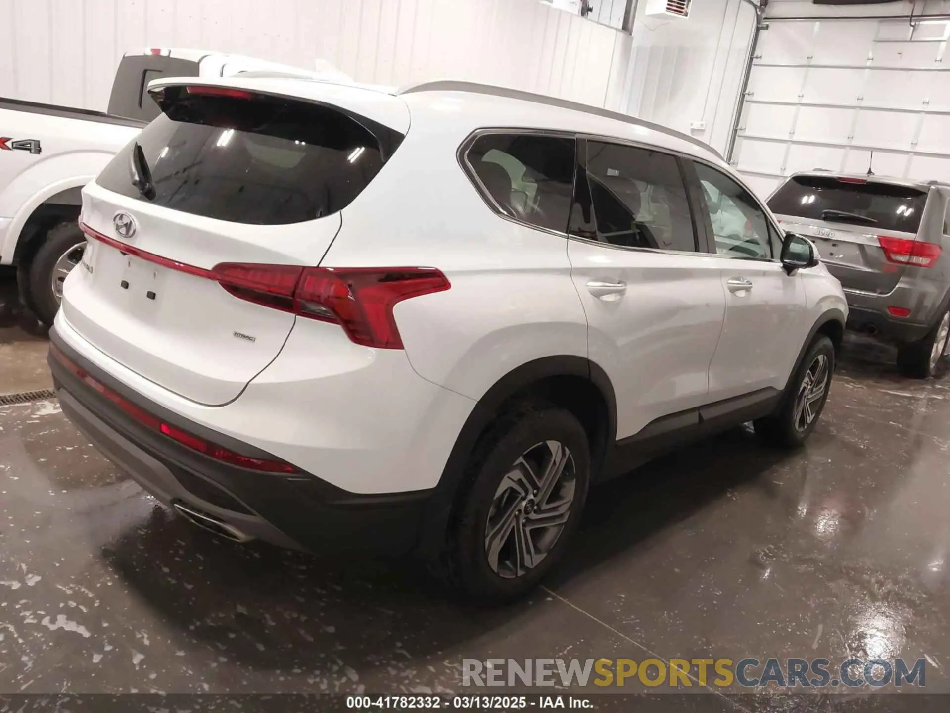 4 fotografías del automóvil dañado 5NMS2DAJ1PH519716 HYUNDAI SANTA FE 2023