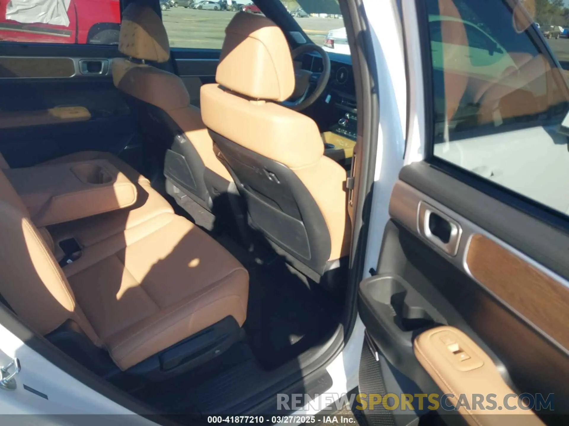 8 fotografías del automóvil dañado 5NMP4DGLXRH043722 HYUNDAI SANTA FE 2024