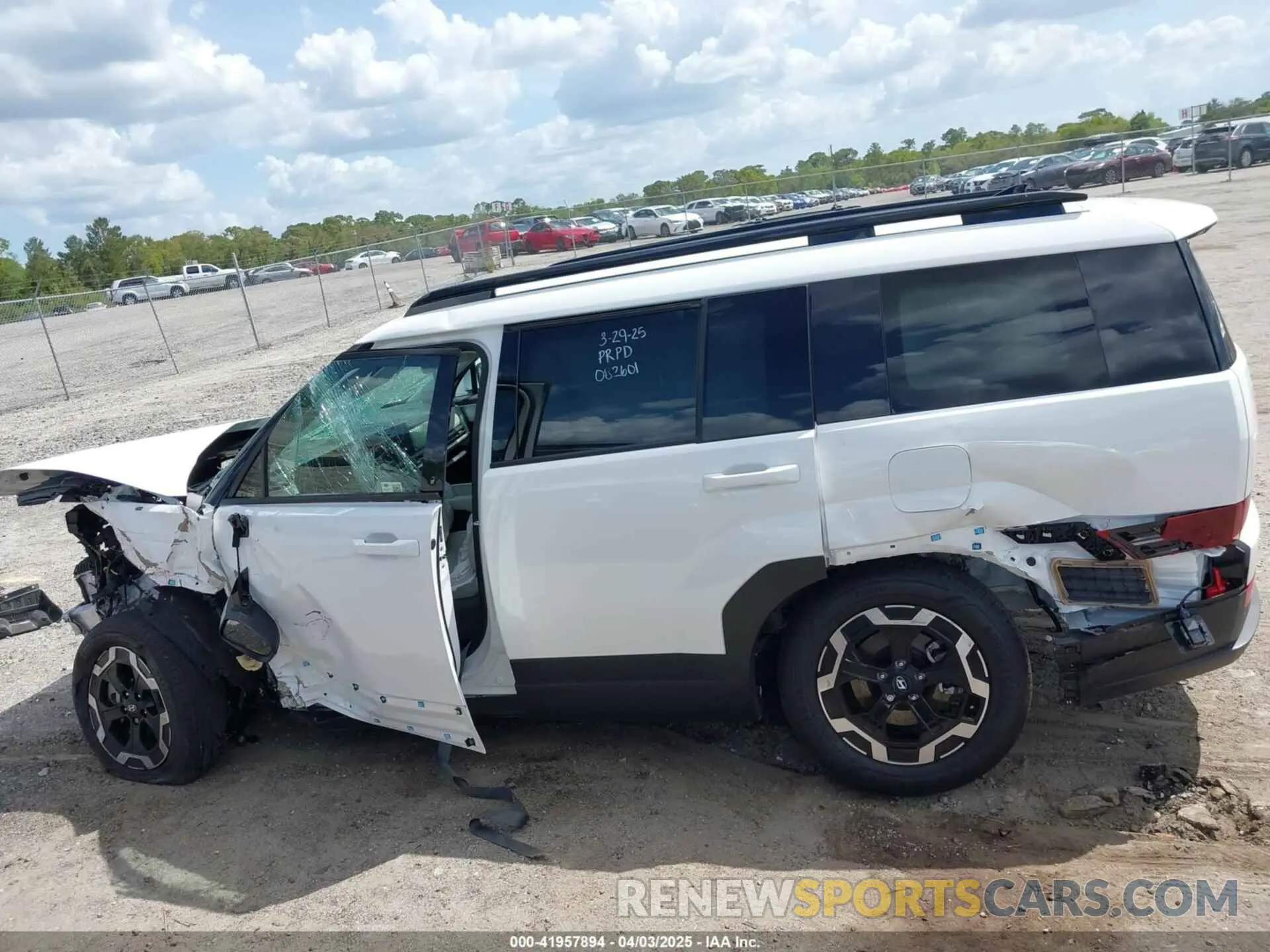 13 fotografías del automóvil dañado 5NMP24GL1SH082601 HYUNDAI SANTA FE 2025
