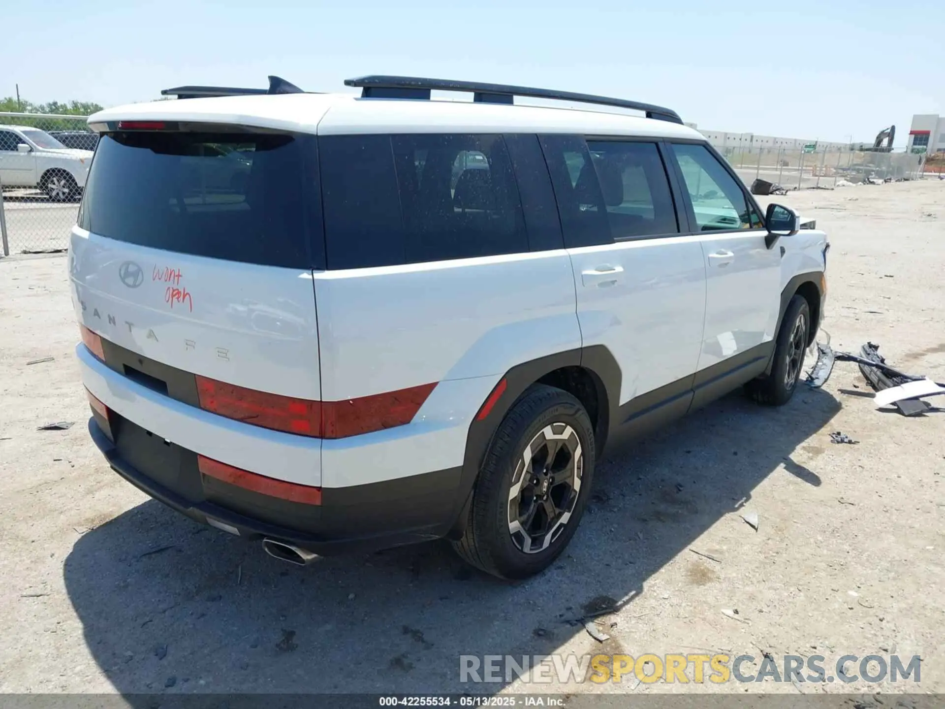 4 fotografías del automóvil dañado 5NMP24GL5SH076185 HYUNDAI SANTA FE 2025