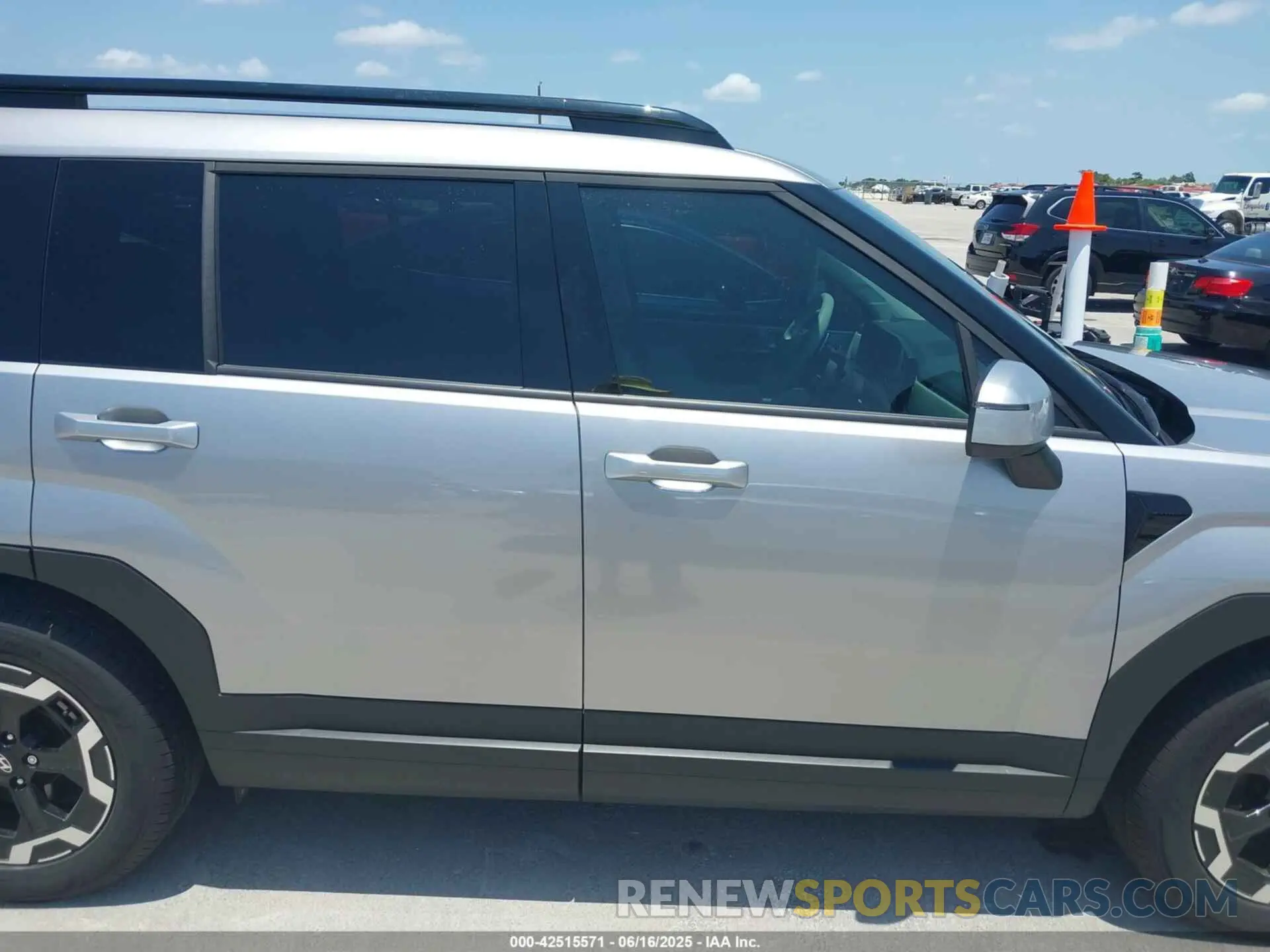 13 fotografías del automóvil dañado 5NMP24GL7SH070260 HYUNDAI SANTA FE 2025
