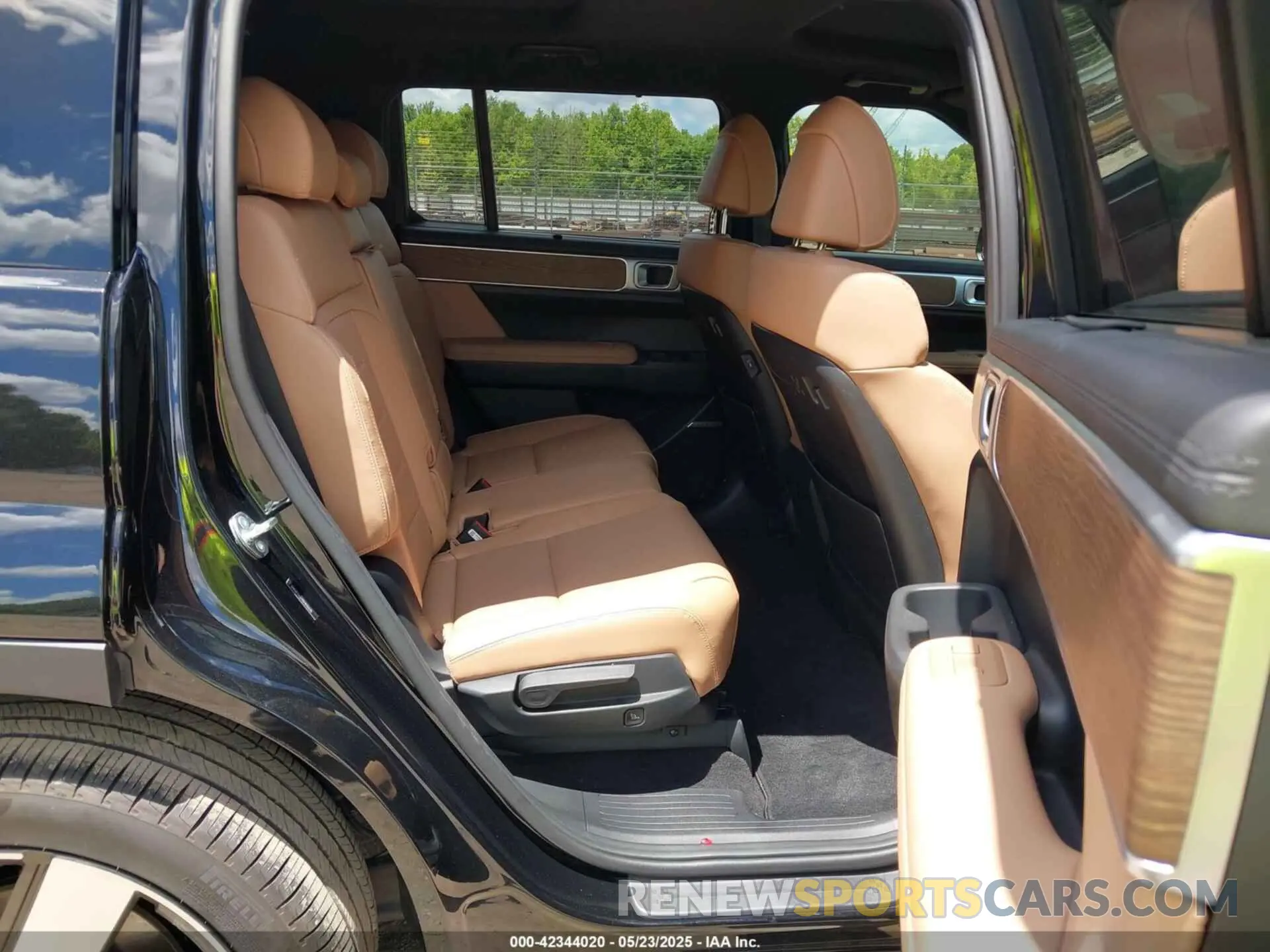8 fotografías del automóvil dañado 5NMP34G11SH030610 HYUNDAI SANTA FE HYBRID 2025